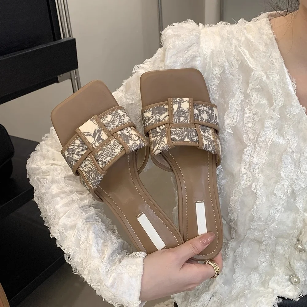 

Лето 2023, новая модная женская верхняя одежда, тапочки с квадратным носком, плетеный каблук «котенок», элегантное нежное французское платье, женские сандалии