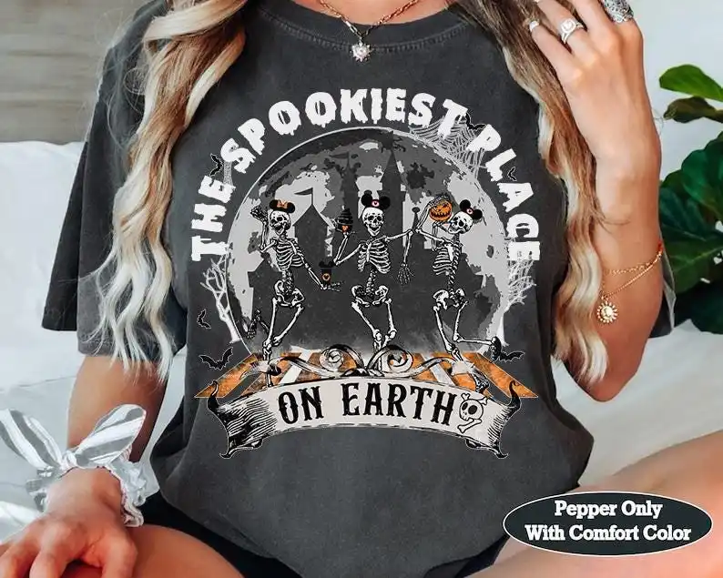 T-shirt di Halloween Disney Dancing Skeleton "Il luogo più spookiest sulla terra", camicia Disney Spooky Season, regalo per la famiglia Disneyland