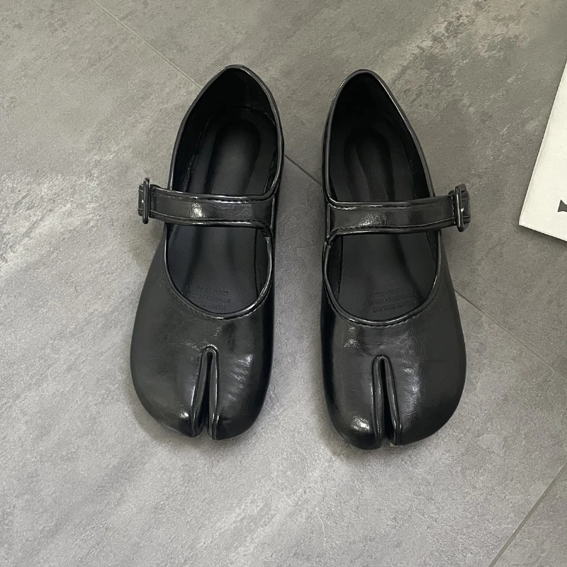 Women Sandals Split Toe Mary Jane Ballet Flats Ladies Bele Tabi Pumps Female Retro Vintage Girl Daily Novelty Solid Ninja Shoes