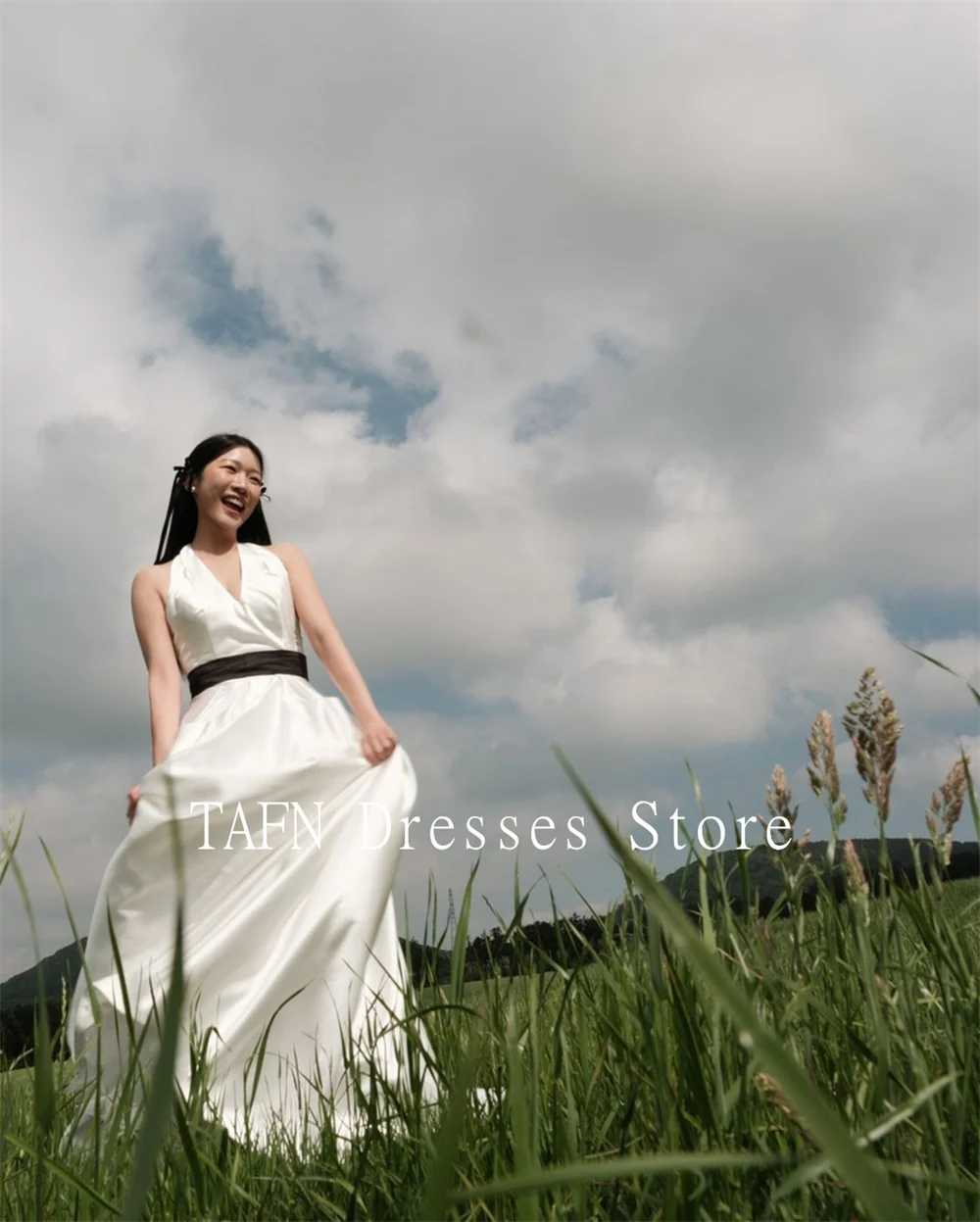 TAFN Korea Simple Wedding Dresses White V-Neck Sleeveless A-line Wedding Reception Dresses Modern 피로연드레스 Bridal Gown