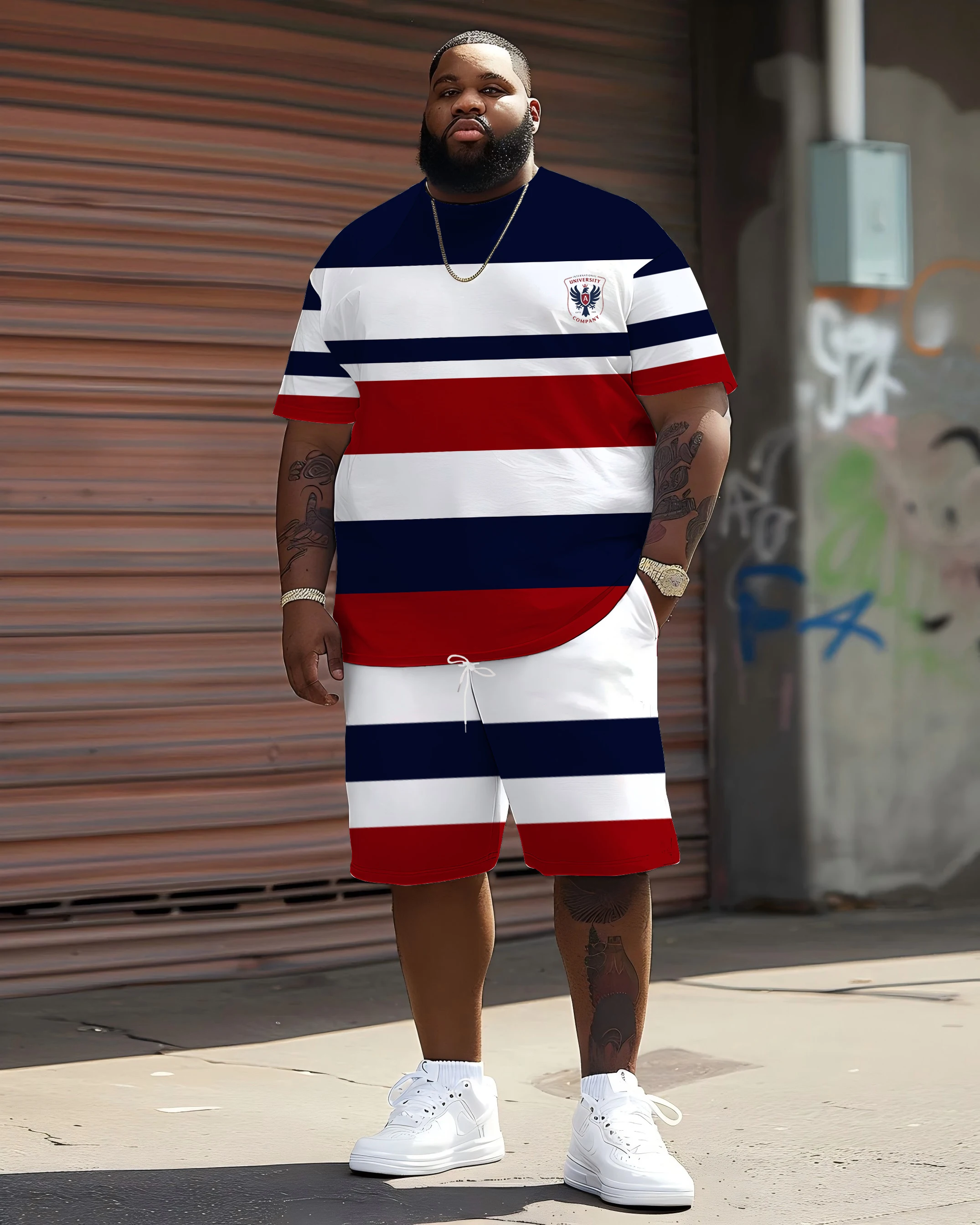 

This oversized men's short-sleeved T-shirt and shorts set features a breathable, elastic polyester fabric with a checkered strip