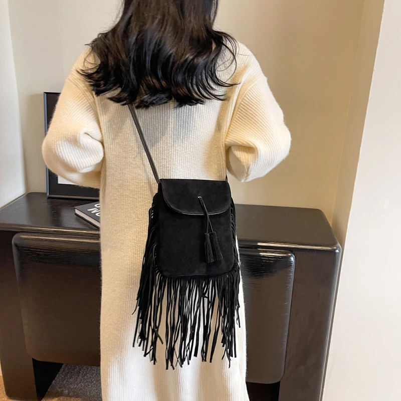 حقائب كتف صغيرة من جلد البولي يوريثان بتصميم Leftside للنساء 2025 حقيبة كروس جديدة بشراشيب للسيدات ​ حقائب اليد والمحافظ الفاخرة