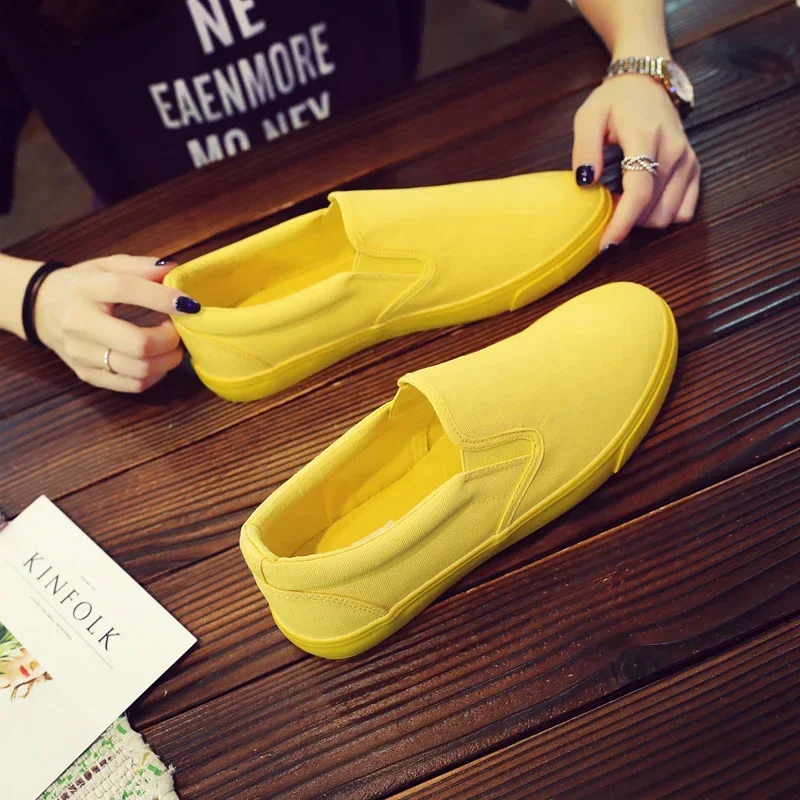 2024 Canvas Driving Shoes Men Green Black Yellow White Vulcanized Lazy Canvas Shoes Mens Designer Sneakers Fashion Men