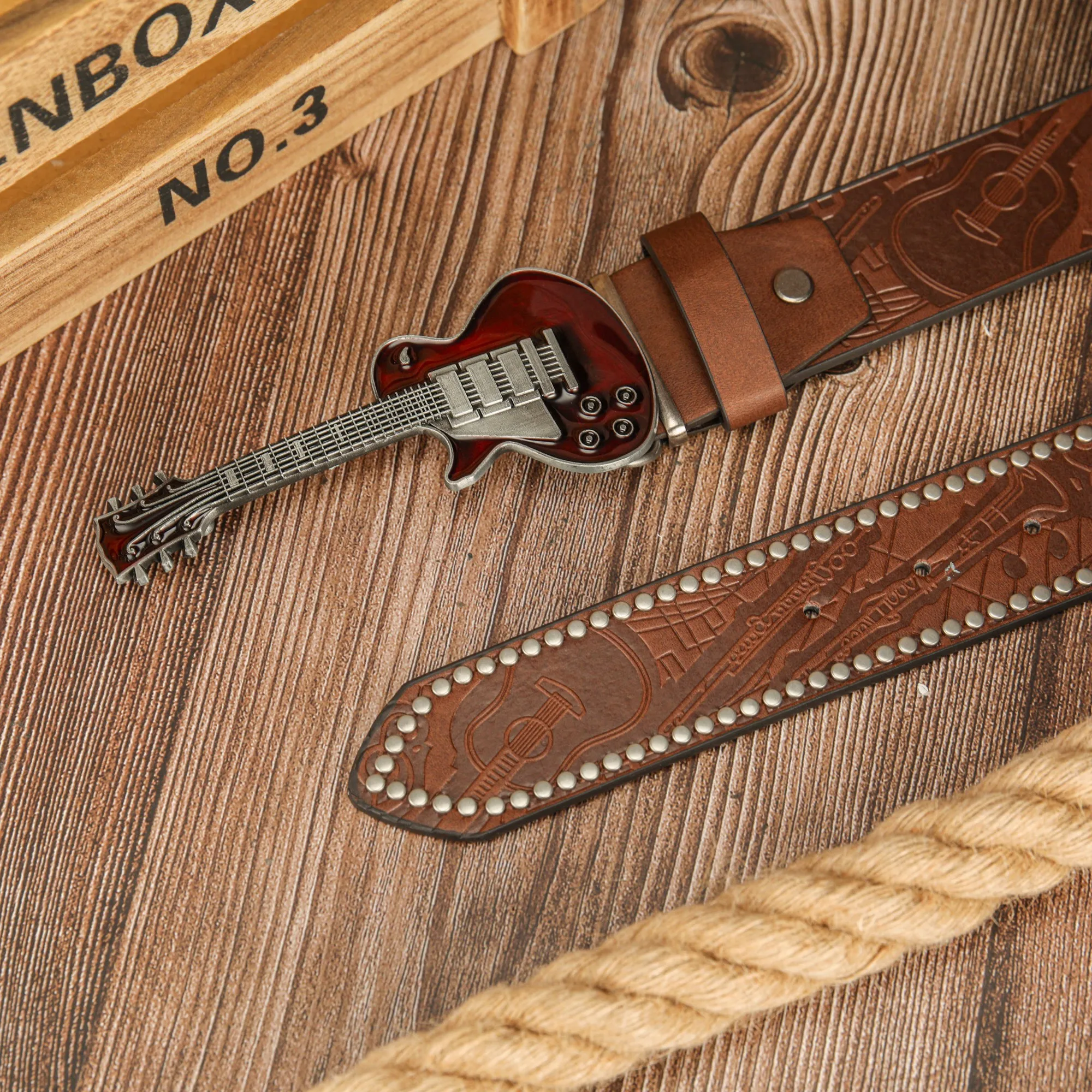 Öltropfen-Gitarren-Schnalle aus Zinklegierung, Retro-Trend-Gitarrennoten, PU-geprägter Nietengürtel, Unisex-Gürtel – Detail 3