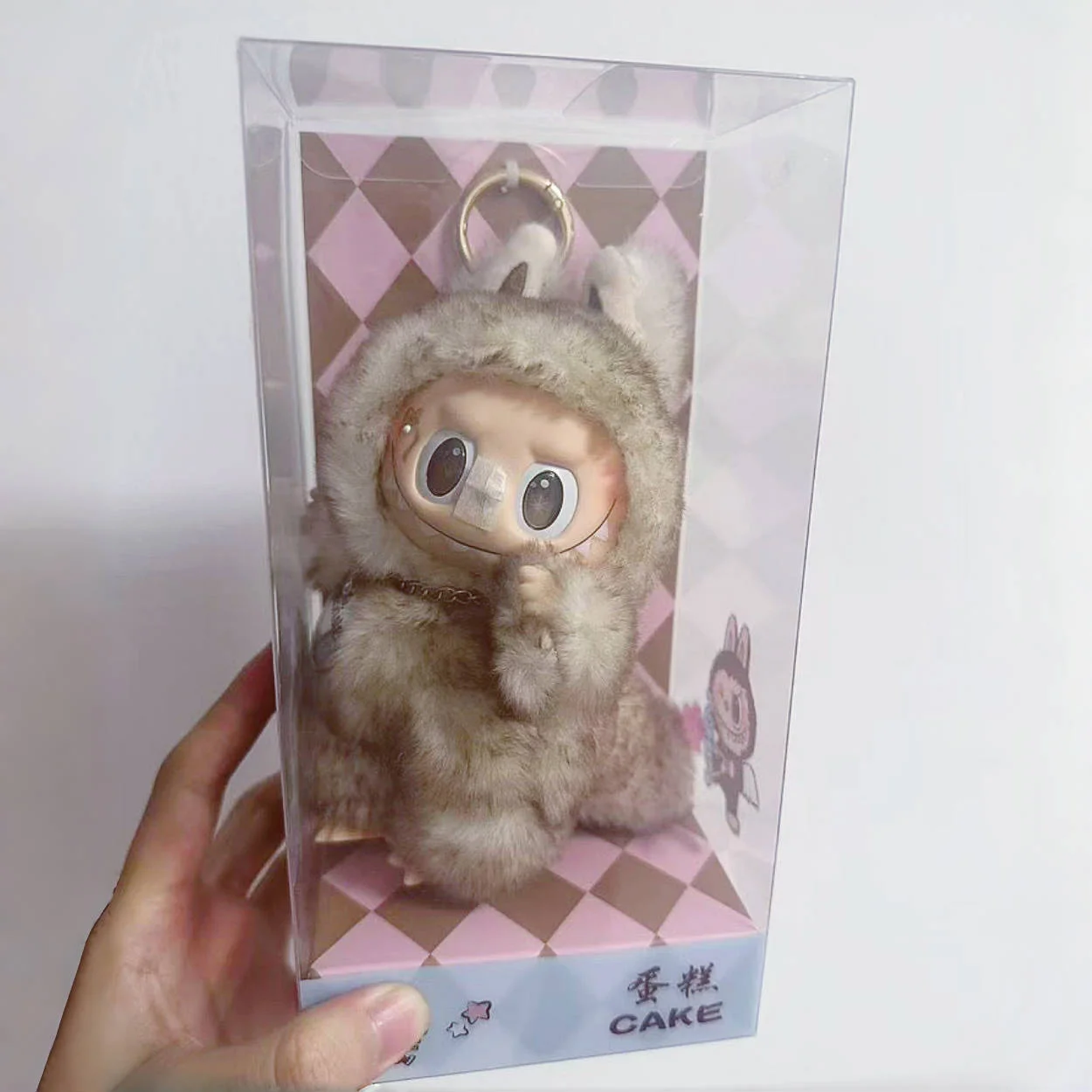 

В наличии Monster Labubu Series Kawaii Cake Виниловая кукла для смены лица Слепая коробка Игрушка Орнамент Kawaii Подвеска Девушка Симпатичные праздничные подарки