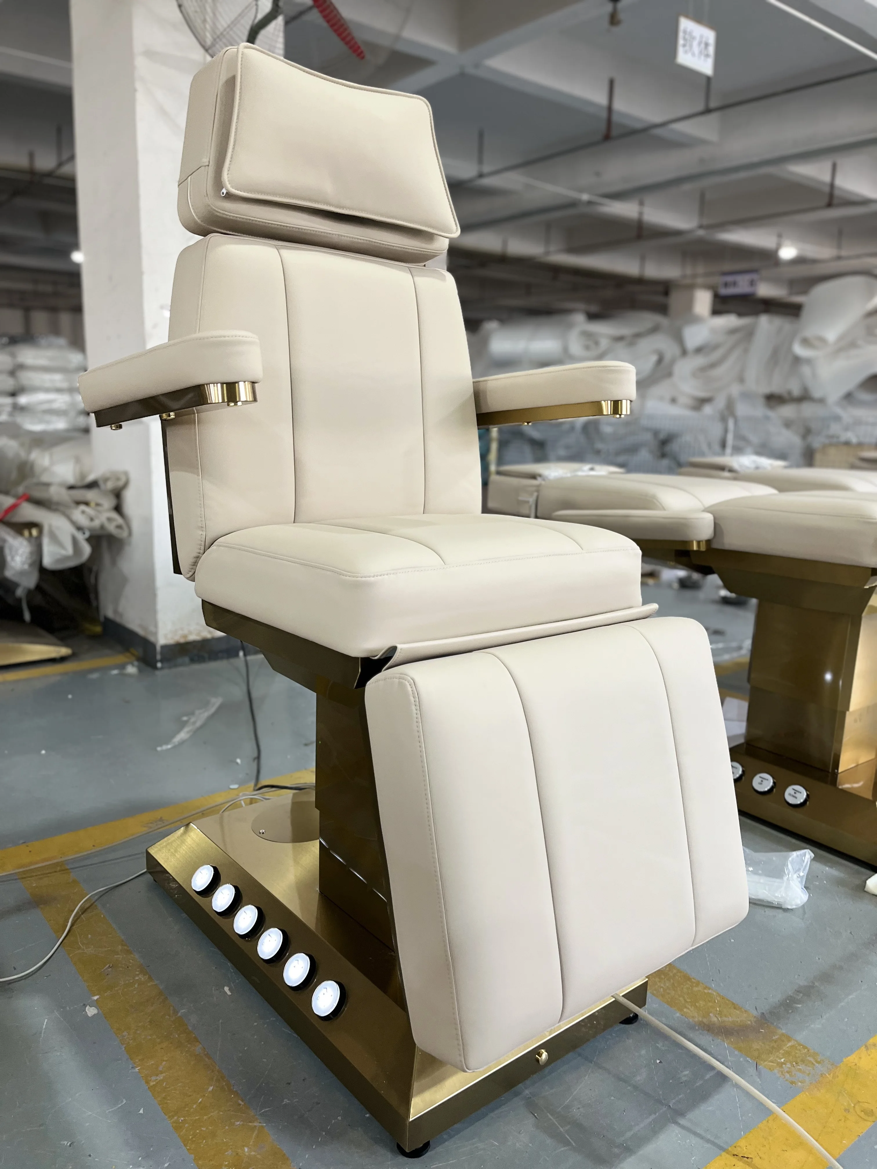 

Современная роскошная кушетка для наращивания ресниц с 3 моторами, регулируемая, для салонов, спа-процедур, электрический массажный стол, косметологическая кушетка для лица