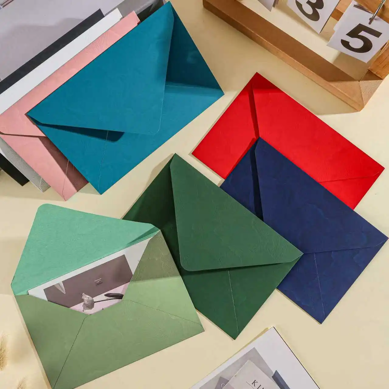 50pcs Daisy art paper EnvelopeS 11x15. 5cm for Handwritten Love Letter Wedding Invitation Business Greeting Card Storage Bag