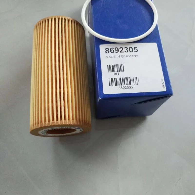 Car Oil Filter High Quality Engine Oil Filter for Volvo C30 C70 S40 S60 V50 V60 XC60 XC70 Oil Filter OEM No. 8692305 Auto Parts