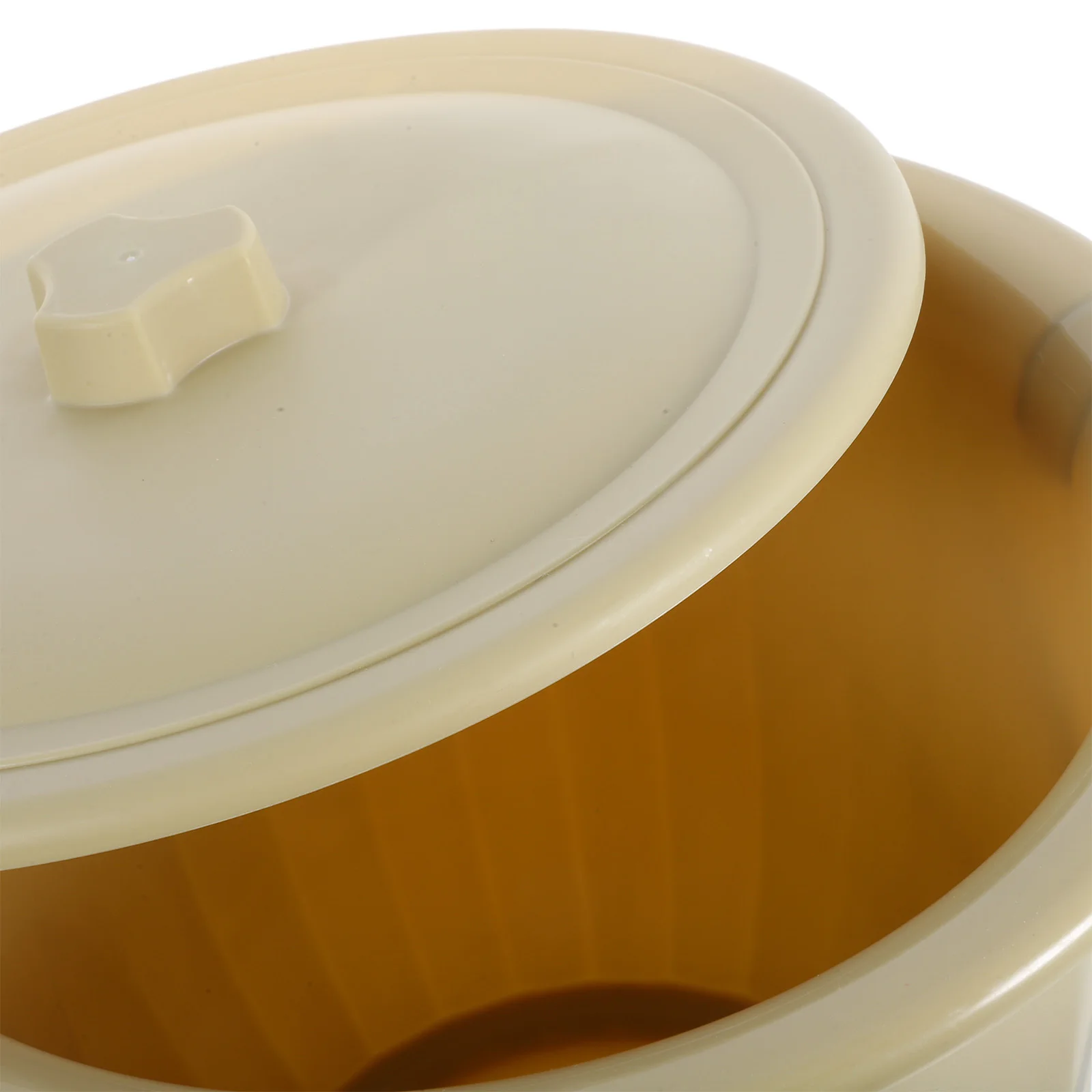 المبصقة البلاستيكية المحمولة مع غطاء دلو البول للبالغين المسنين المعوقين الحوامل السفر وعاء غرفة مريحة