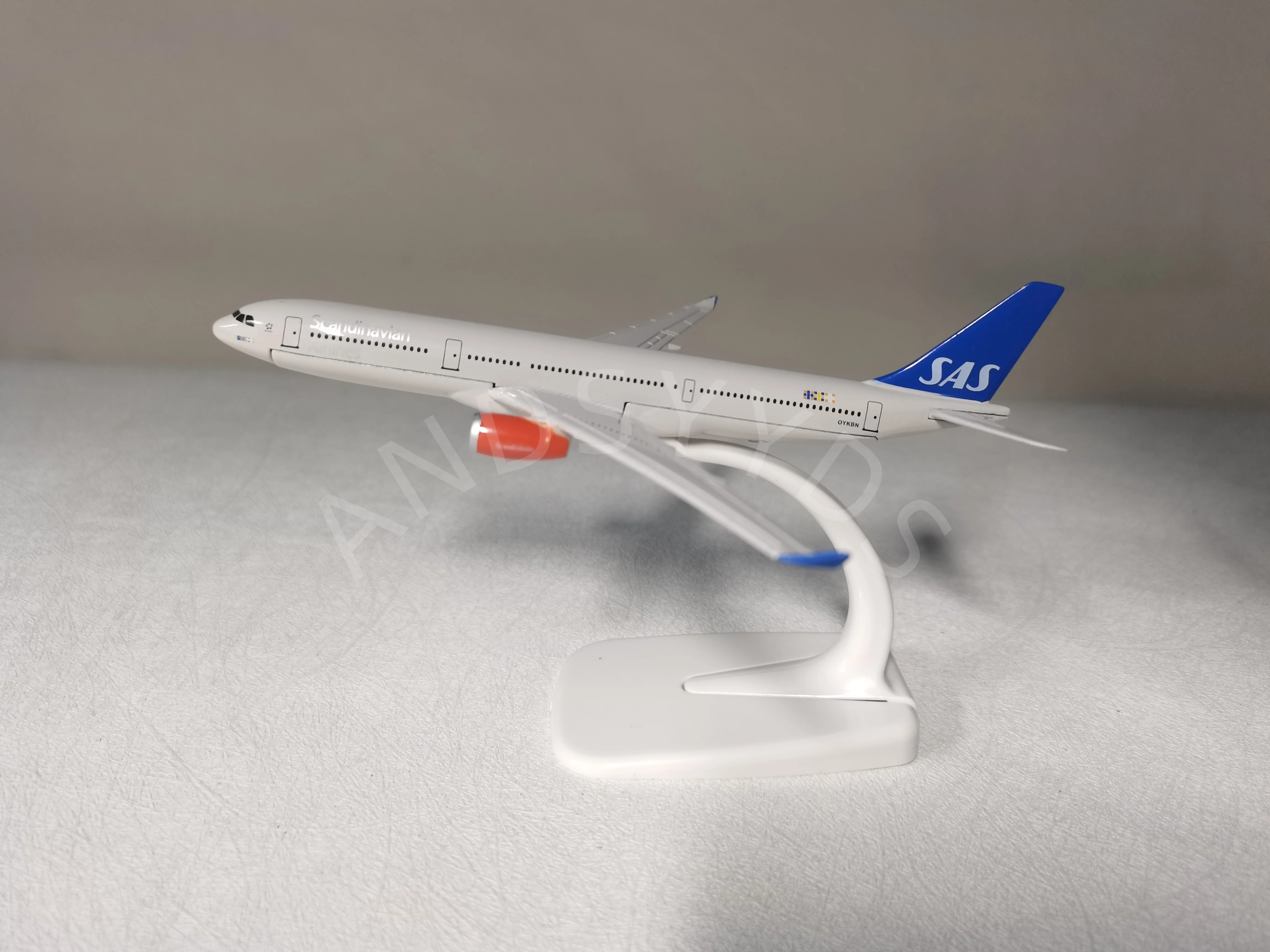 

Украшение, модель игрушки, 16 см, 1/400 SAS A330, модель Star Alliance Airlines W, база, самолет из металлического сплава, коллекционный дисплей