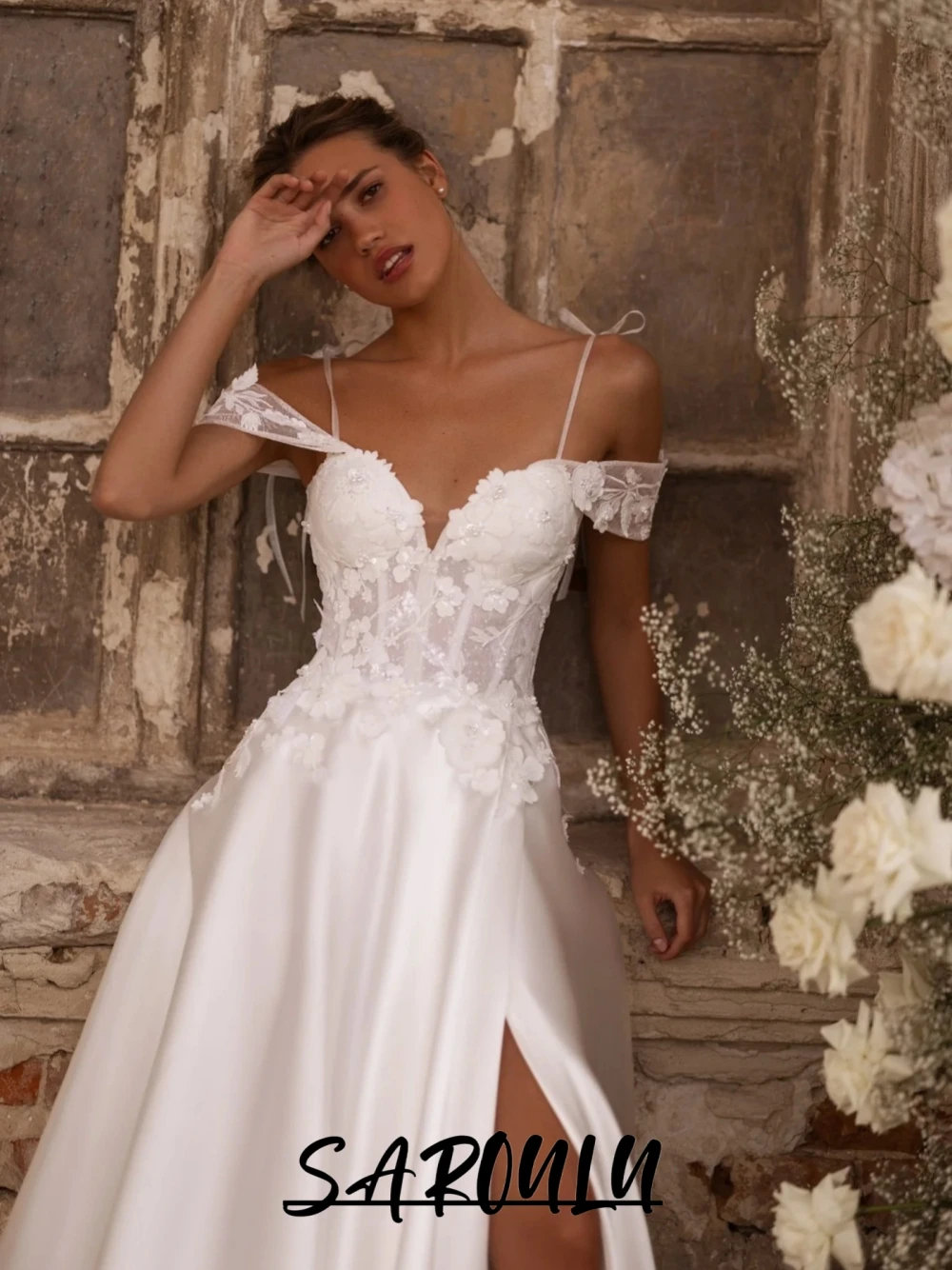 

Sweet Flowers Delicate Corset Wedding Dress Plus Size A Line Bows Bride Dresses Fashionable Satin Side Slit Customized Gown