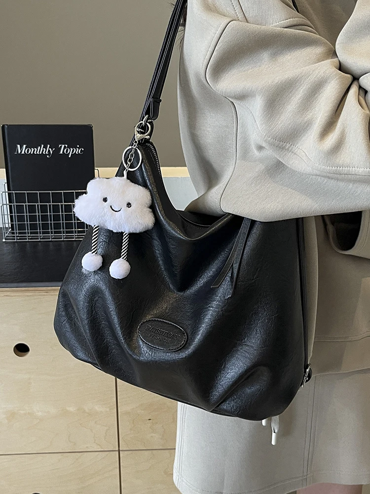 

2025 New Women's Large Leather Waterproof Commuter Retro Casual Fashion Tote Bag Cloud Pendant Travel Shoulder Handbag Hobo Bag