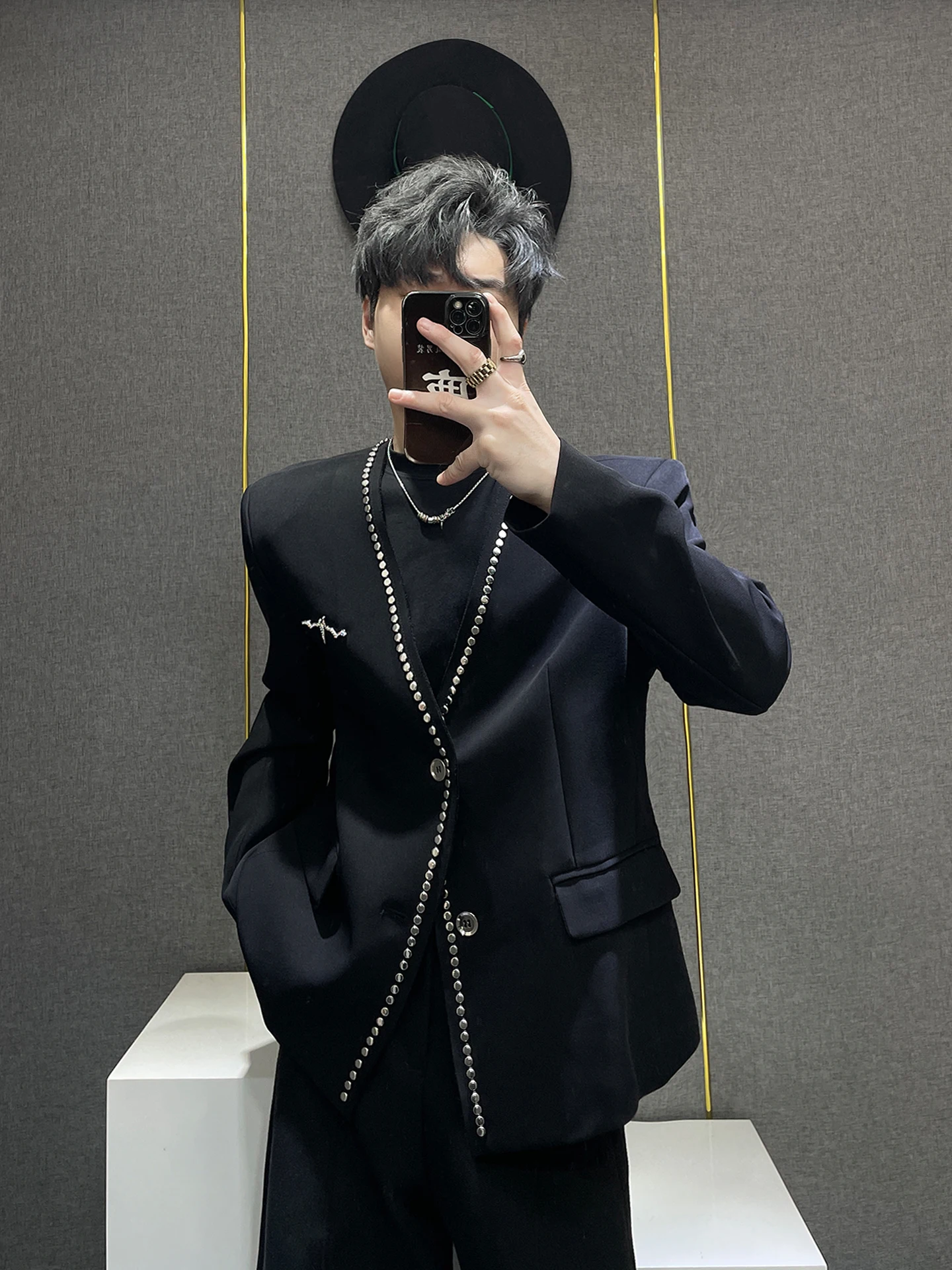 

Fashionable Rivet Decorated Shoulder Padded Collarless Men's Jacket Autumn New High-End Silhouette Business Casual Style Long...