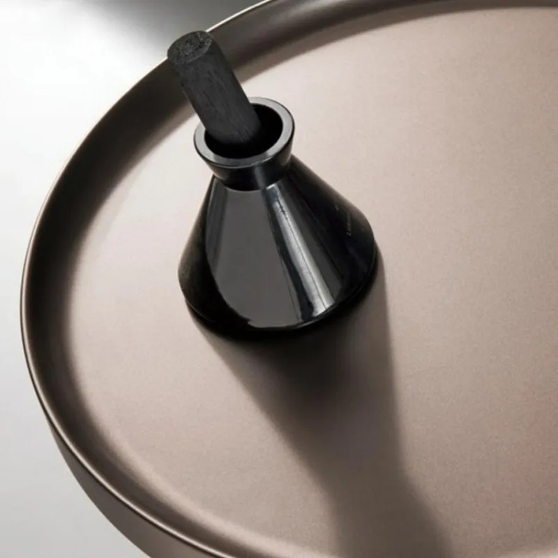 طاولة بجانب السرير من الخشب الصلب الإيطالي البسيط وطاولة بجانب السرير وخزانة مستديرة فاخرة وخزانة خزانة إسكندنافية #3