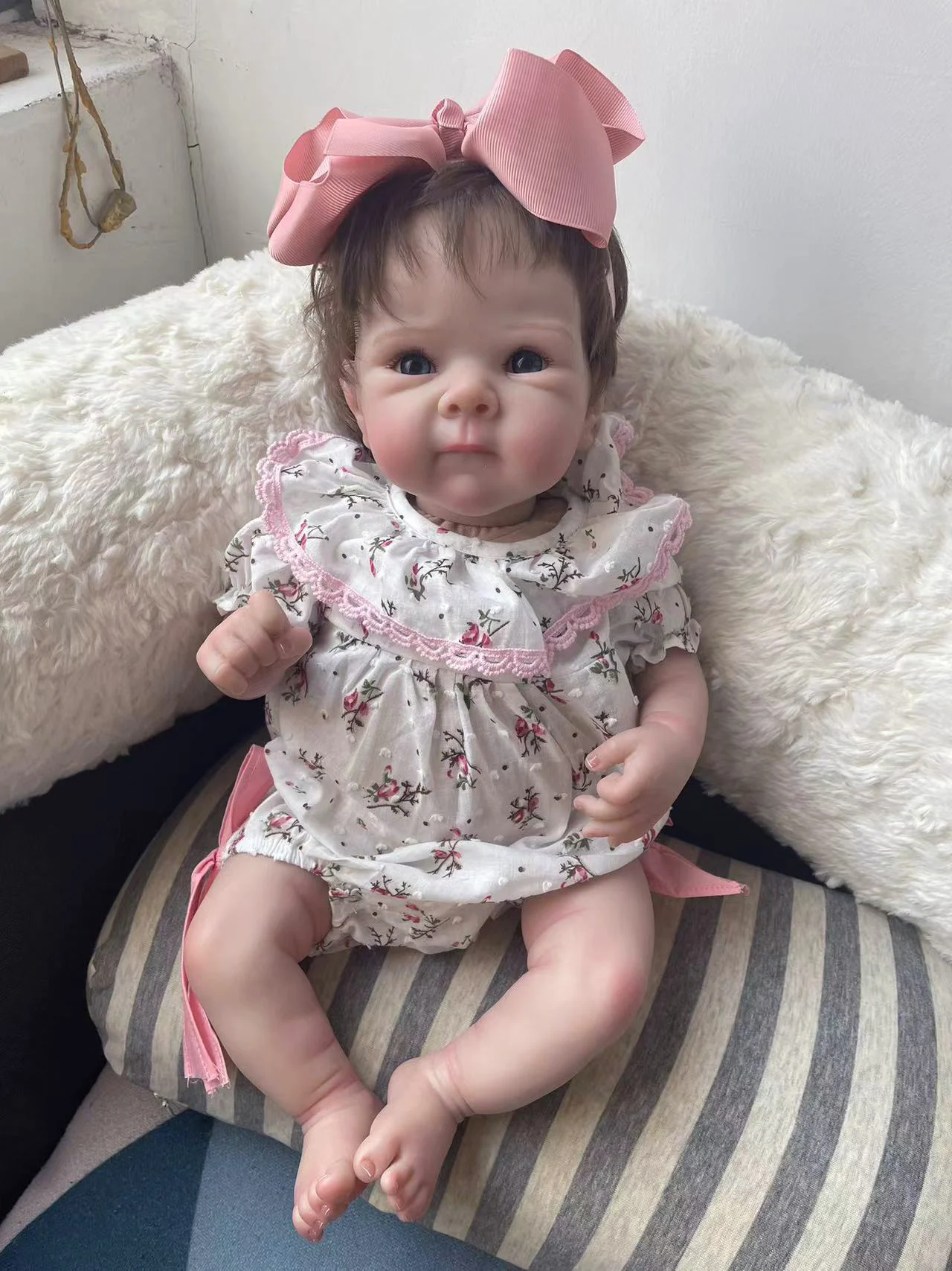 베티 18인치 신생아 리본 인형 실물 같은 부드러운 촉감의 포근한 아기 다층 페인팅 3D 피부와 눈에 띄는 정맥