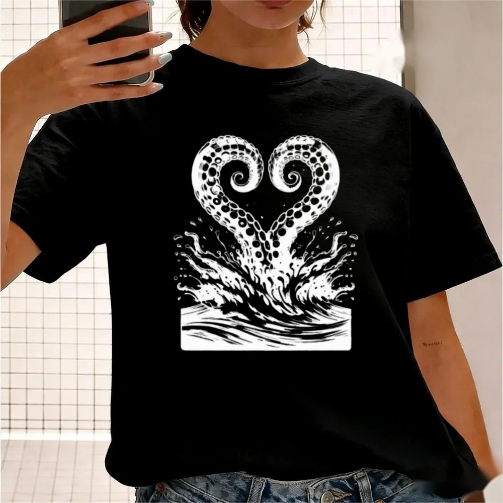 Heart Shaped Octopus Tentacles Ocean Splash Graphic TShirt Tentacle Heart T-Shirt Lovecraft Horror Tee Men Women Cool Casual Top