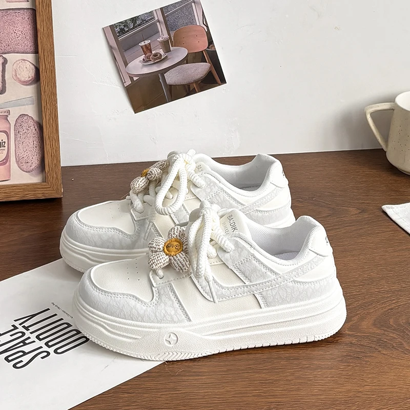 حذاء امرأة عادية إسفين سلة 2025 قباقيب منصة Modis جديد الرياضة الزواحف مريحة لطيف الترفيه أحذية نسائية منصة وزارة الدفاع