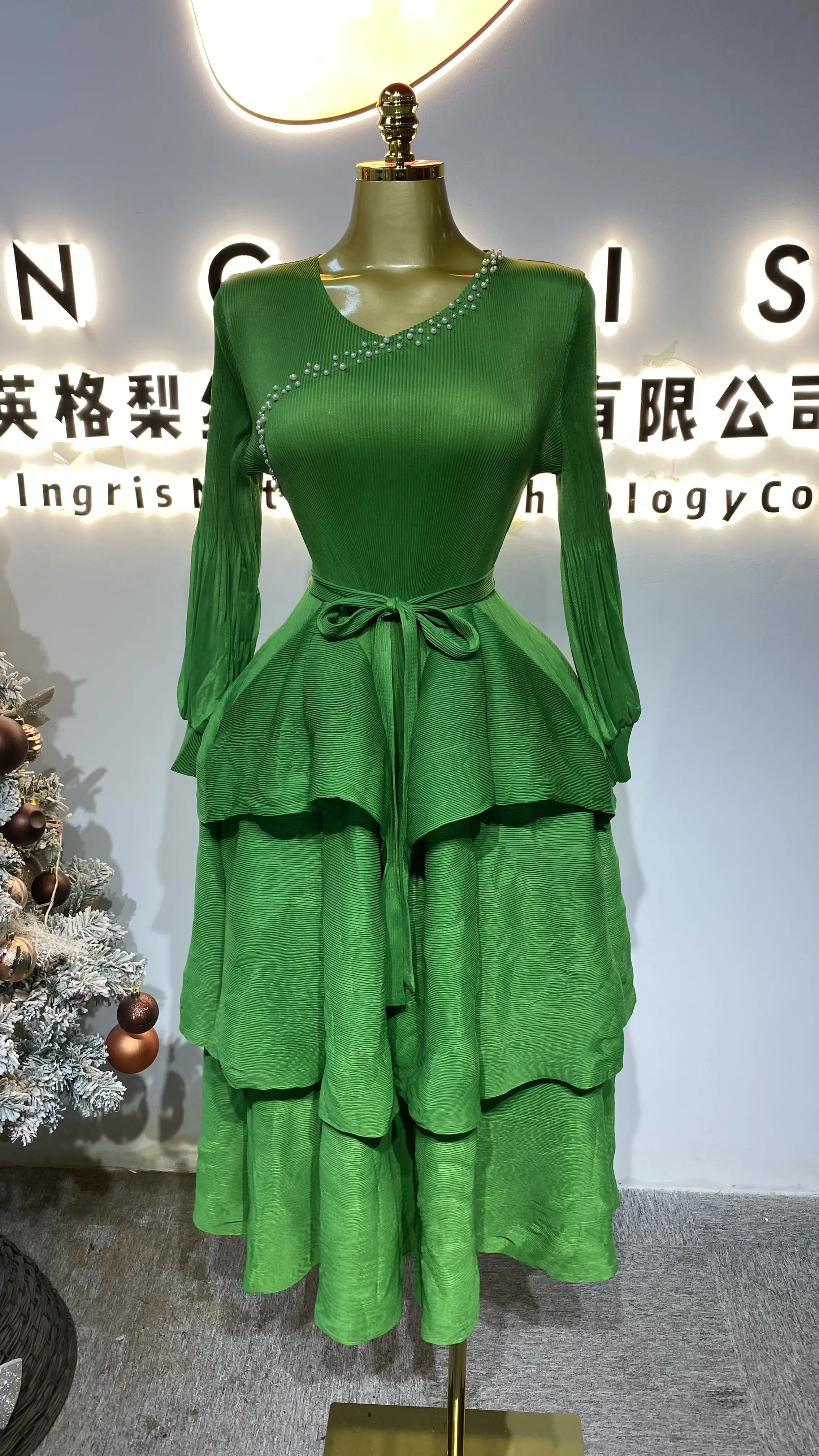 

Плиссированные юбки подходят для элегантных женских с V-образным вырезом, расшитых бисером, рукавов-фонариков и повседневной моды.-GZXX419.