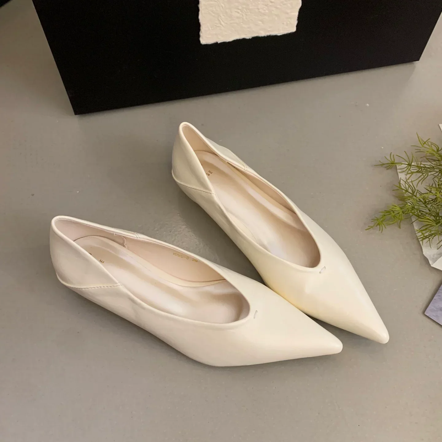 2026 Neue Marken-Damenpumps Elegante Dünne High Heels Modische Spitze Flache Slip-On Schuhe – Detail 2