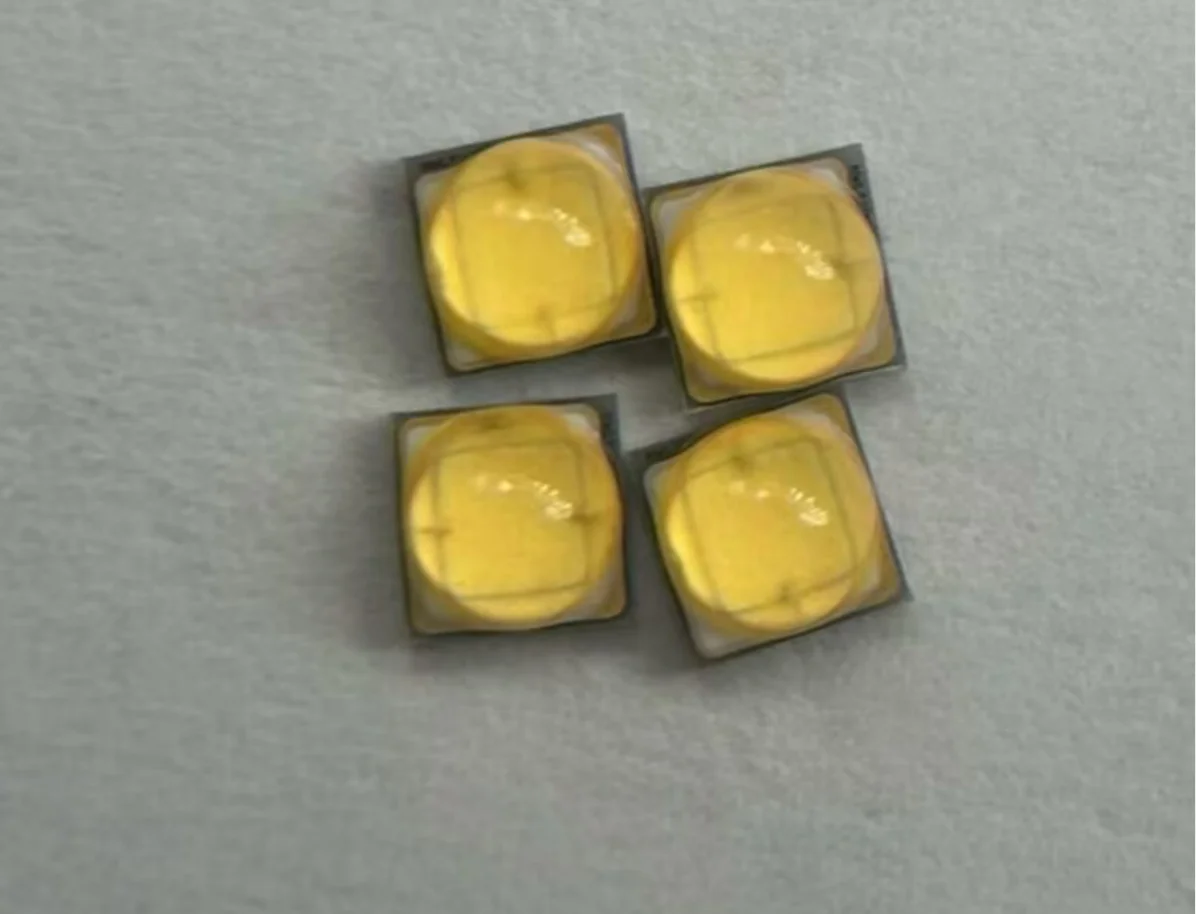 10PCS high color rendering 3030 GW CSSRM3.CM ceramic 3030 lamp beads 1.8A 3V 5700k CRI: 90