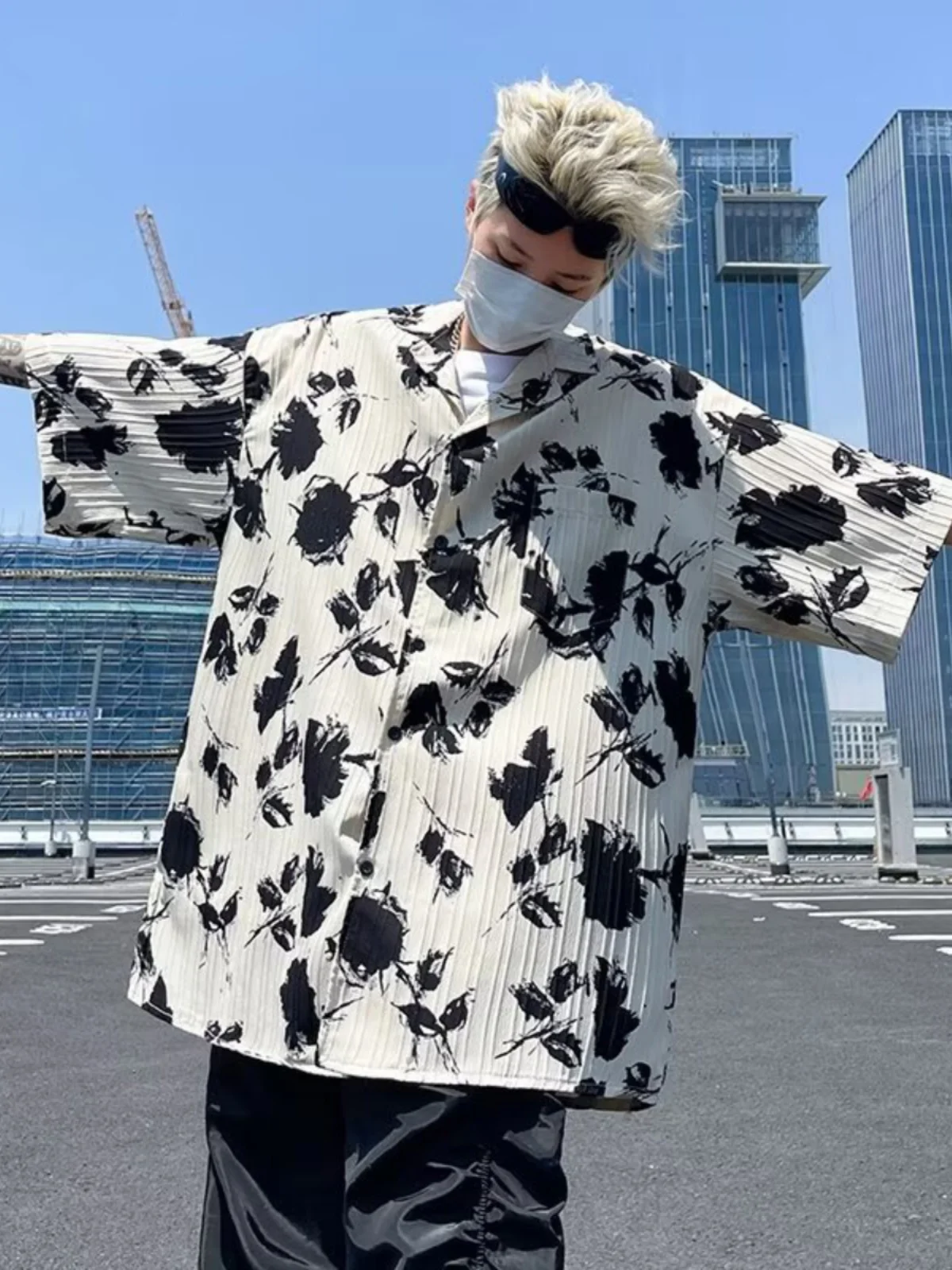 

Vintage Cuban Collar Ice Silk Short Sleeve Floral Shirt Men Summer Trendy Brand Hawaii Style Shirt Five Sleeve Loose Fit Yout...