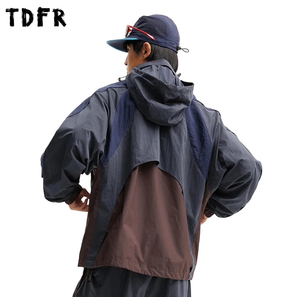 Patchwork Cargo Jacket Mens Autumn Removable Hat Safari Style Loose Long Sleeve Drawstring Hem Windbreaker Man