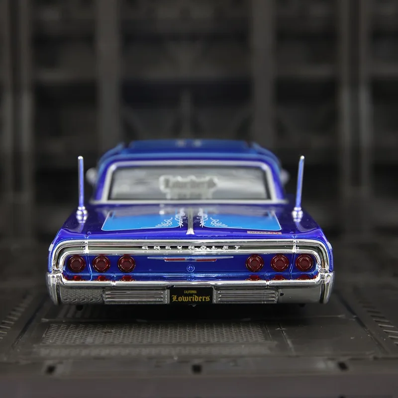Maisto 1:24 Chevrolet Impala SS 1964 Supercar Alloy Car Diecasts & Toy Vehicles Car Model Miniature Scale Model Car For Children