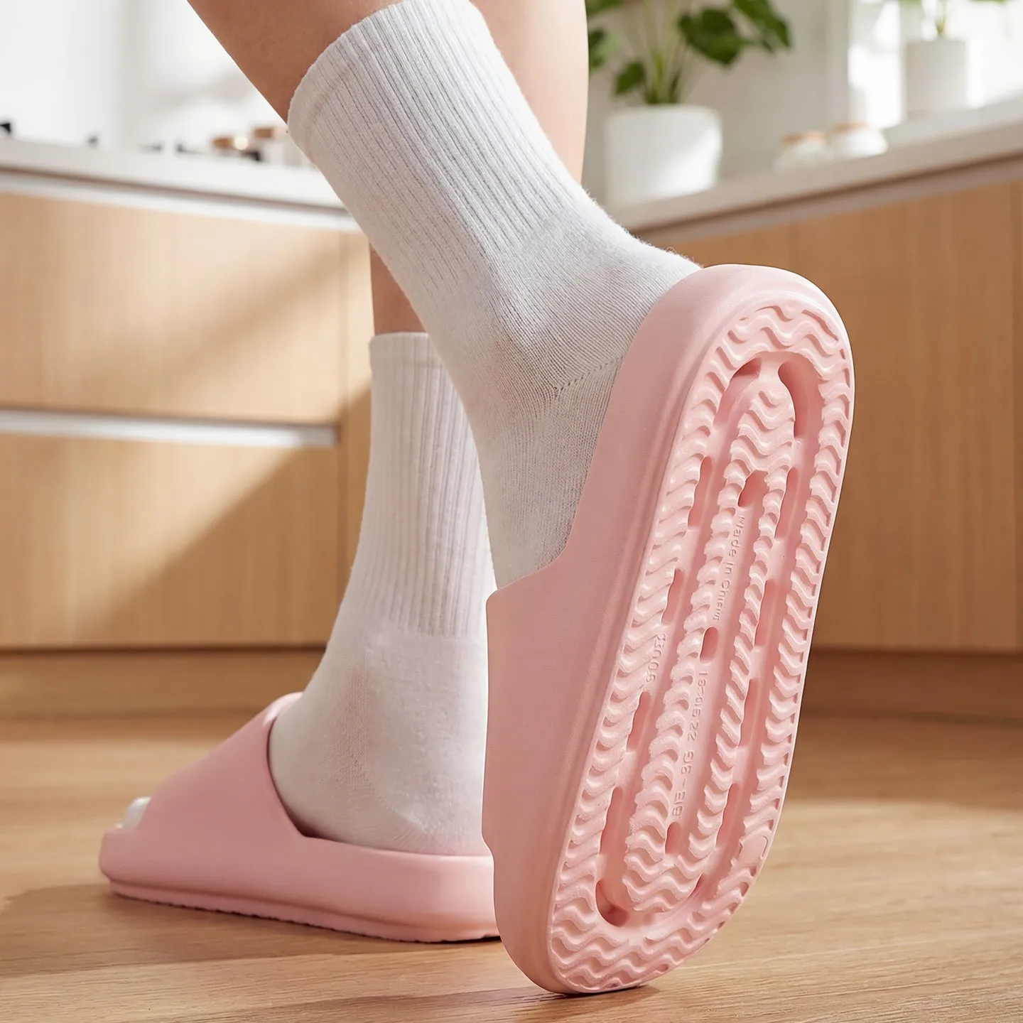 Męskie kapcie łazienkowe Letnie kapcie Domowe buty na podłogę Damskie miękkie kapcie Antypoślizgowe platformy Płaskie kapcie dla par Sandały na plażę na zewnątrz