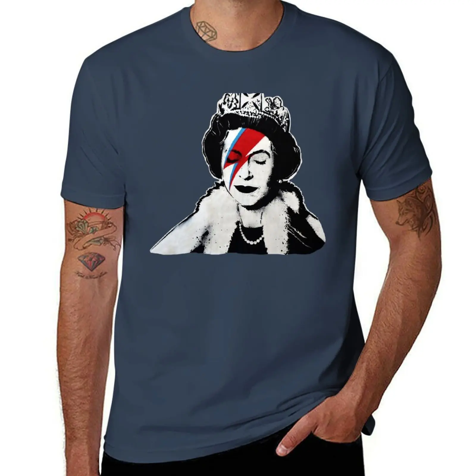 

Banksy UK England Queen Elisabeth rockband face makeup original HD T-Shirt Outdoor Sports Lightweight Tee