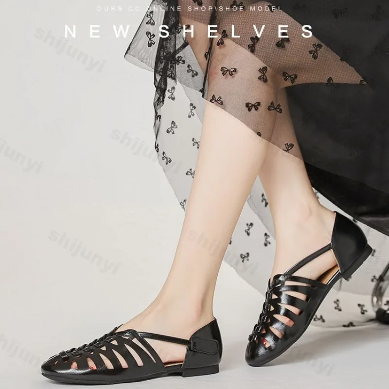 

2025 Summer Women New Style Outdoor Flat Heel Roman Style Casual Sandals Hollow Breathable Weaving Fashion Elegant Single Shoes