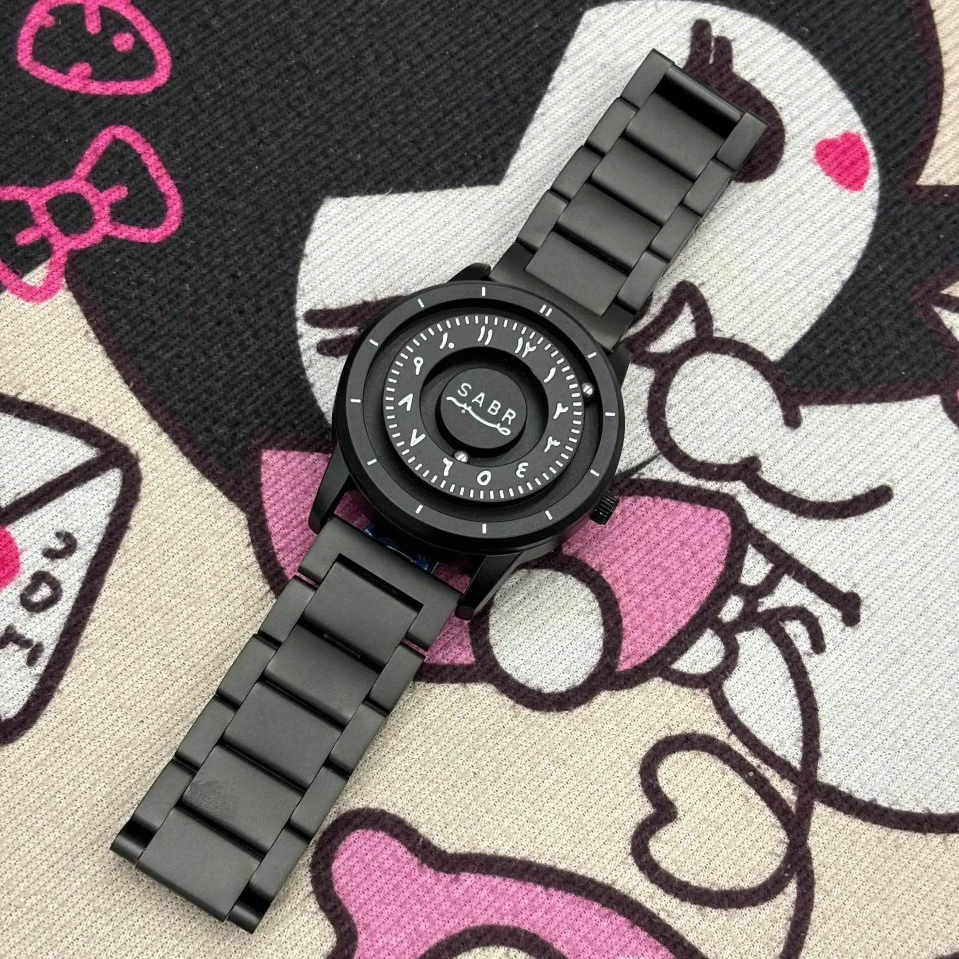 2025 SABR Watch Arabic Numeral Magnetic Bead Pointer with Scale, Personalized Non Mirror Black Technology, Men's Quartz Watch