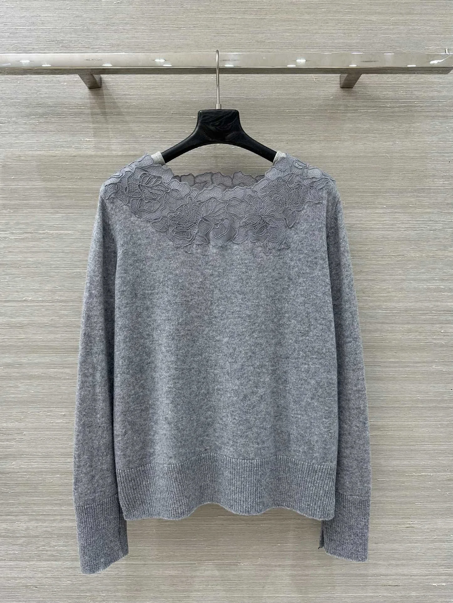 

Women Sexy Lace Embroidery Long Sleeve Knitted Sweater