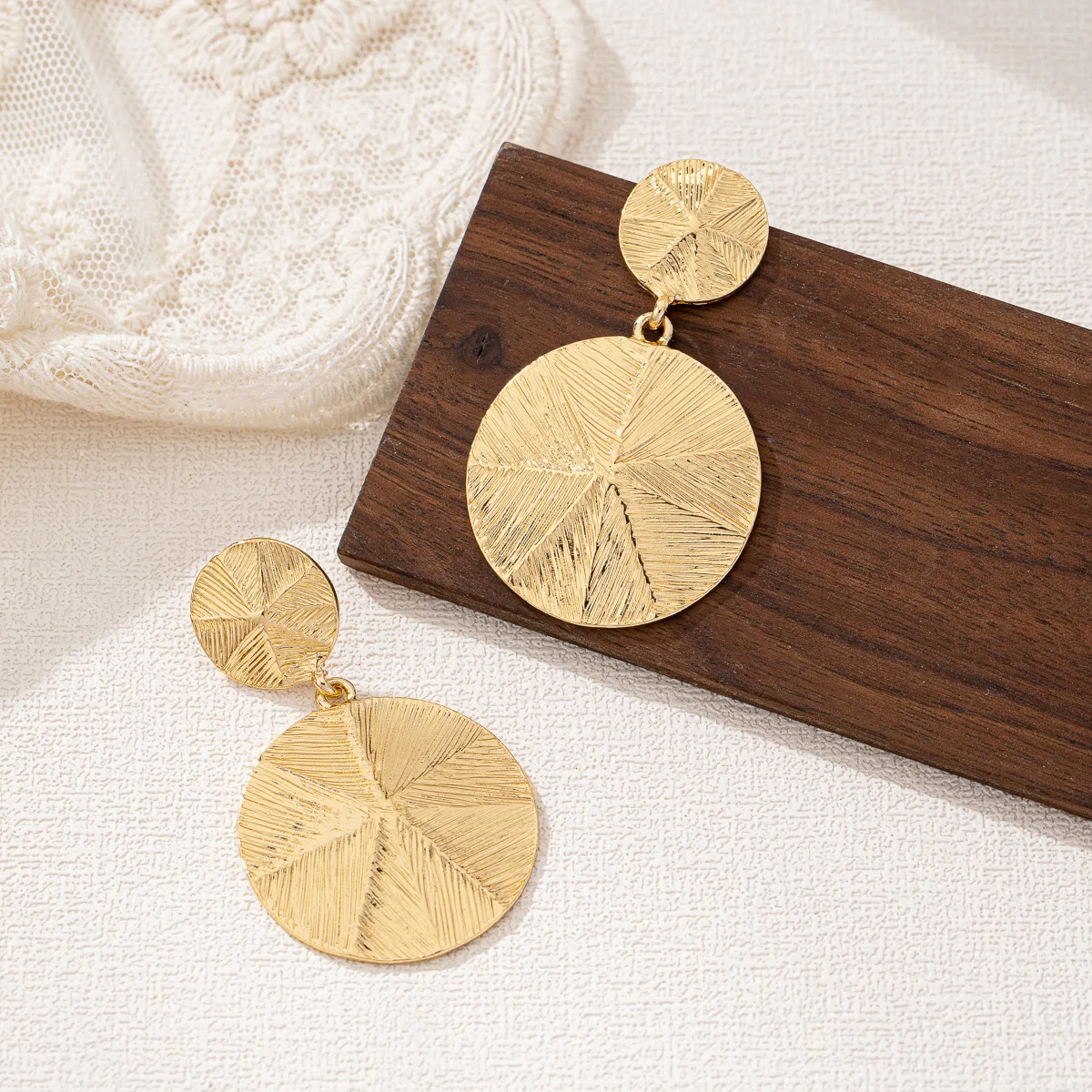 Earrings For Women Exaggerated Brushed Three-dimensional Retro Alloy Ear Accessories Holiday Party Gift Fashion Jewelry CE189