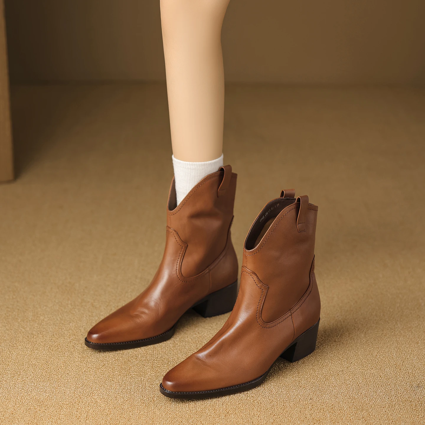 

Handmade Genuine Leather Retro Women Ankle Boots Thick Heels Fashion Woman Boots,Knight Boots,Fashion Western Booties Elegant