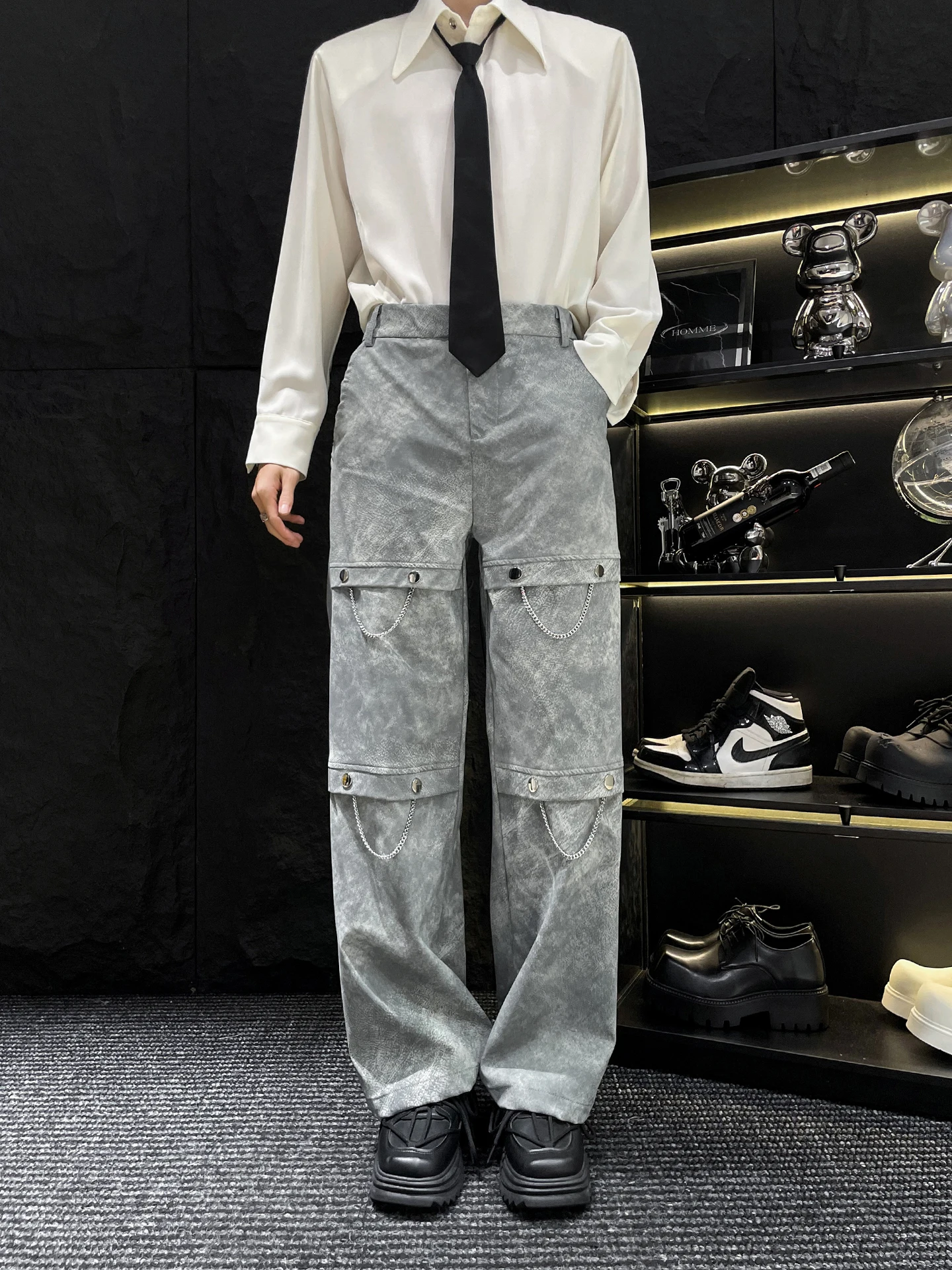 

Мужские повседневные брюки HOMME из искусственной кожи прямого кроя с металлическим декором, длинные, молодежные, модные, осенние, производство Китай