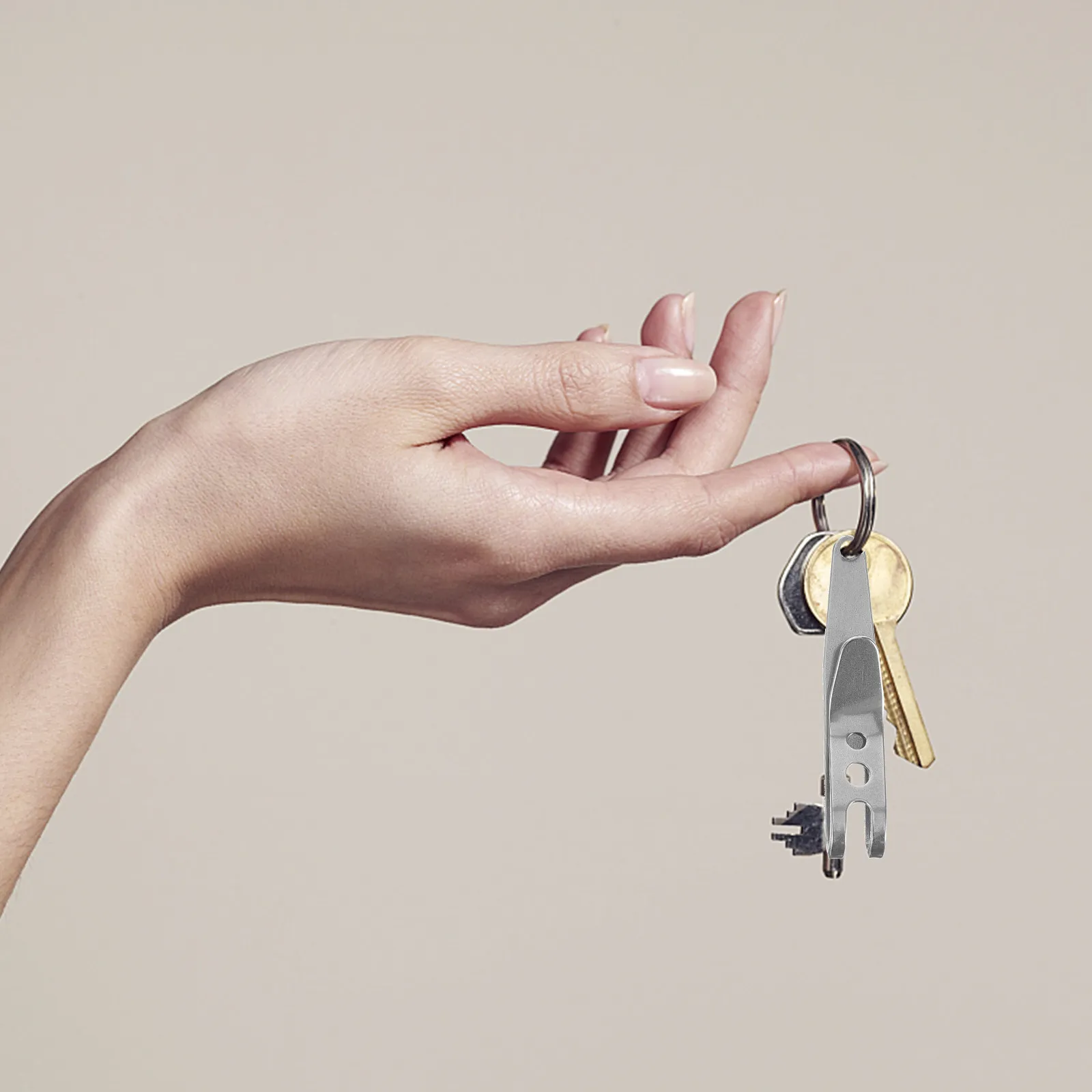 

Премиальный брелок-держатель для фонарика из нержавеющей стали, компактный держатель для кемпингового фонарика, аксессуар для походов, многофункциональный аксессуар для активного отдыха