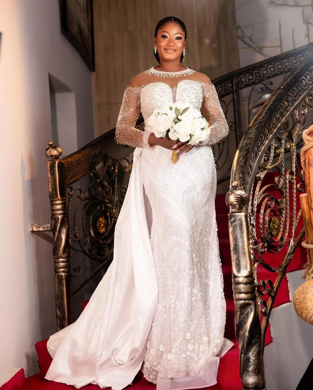 Personalizado sheer neck contas brilhantes cristais vestido de casamento robe de mariée mangas compridas trem destacável vestidos de noiva de luxo