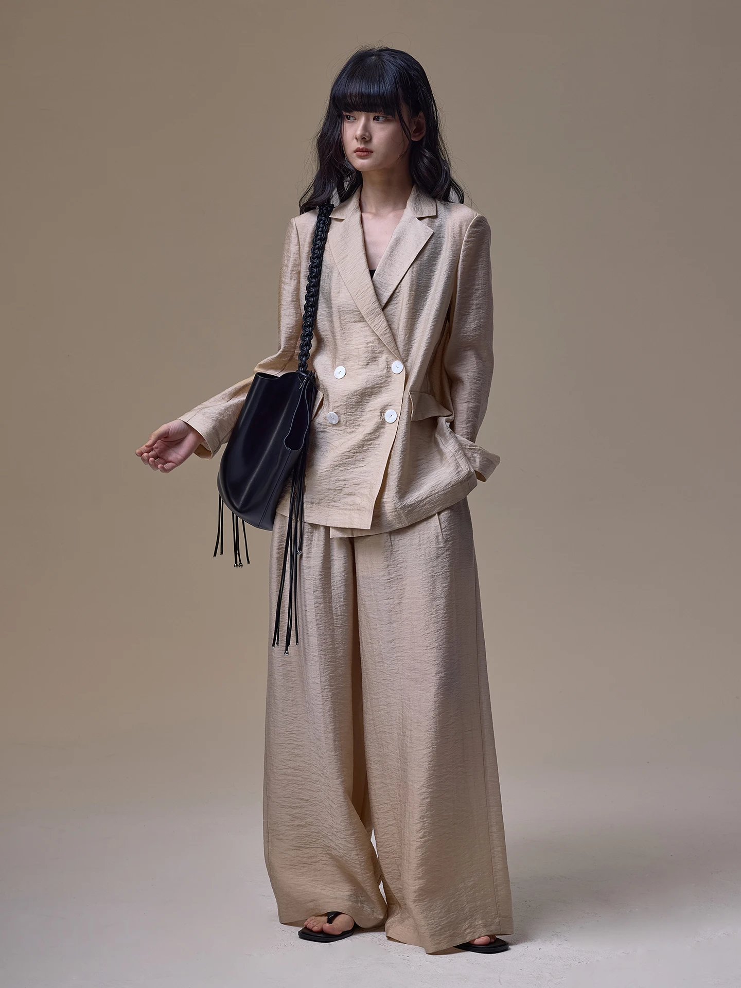 

Летний новый повседневный комплект-двойка INOUT HRQ: приталенный смокинг с эффектом стройности, простой стиль, модный женский ансамбль