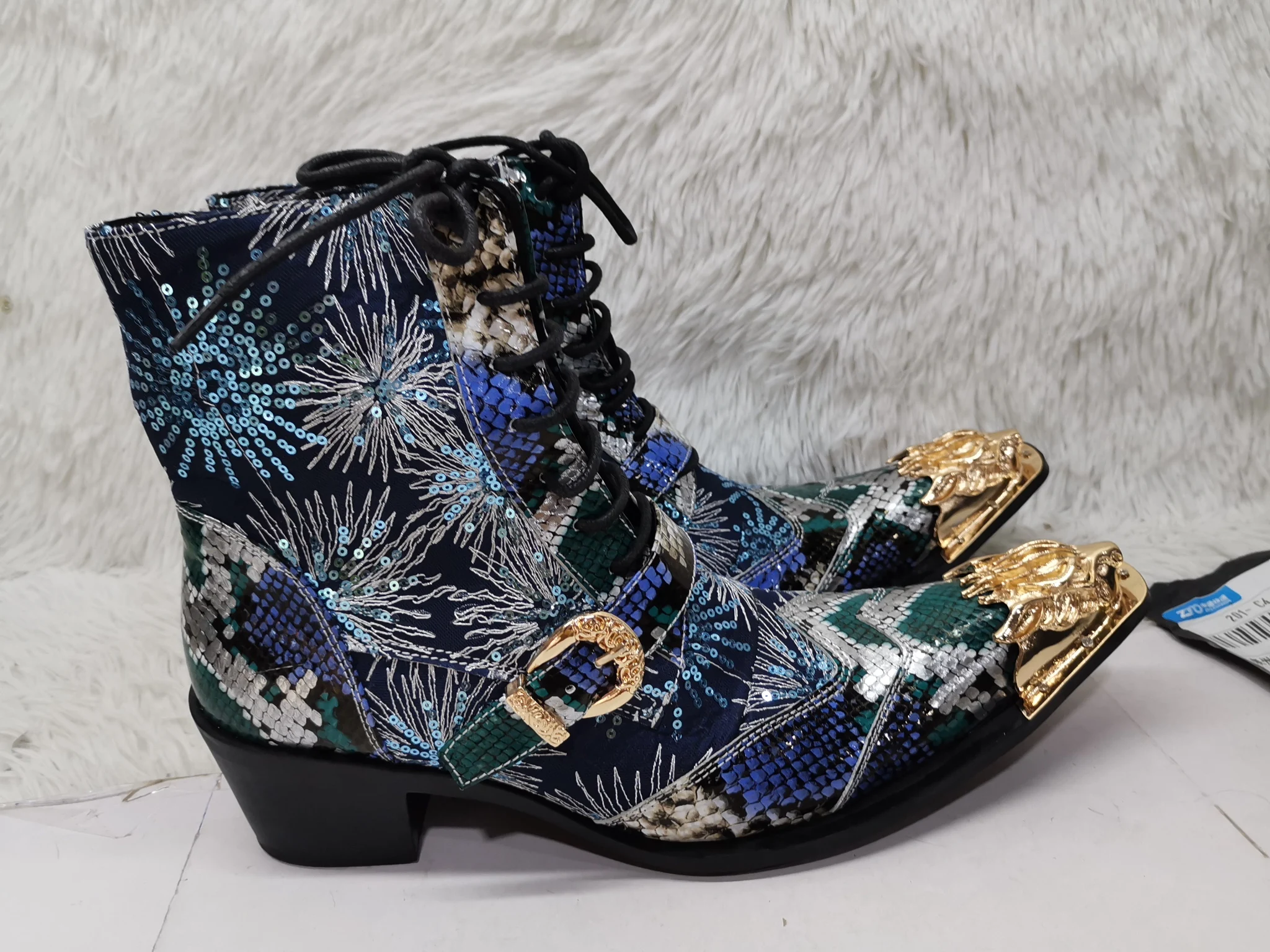 

Gold Red Metal Pointed Toe Chelsea Boots for Men High Heels British Style Ankle Boots Belt Buckle Rivet Boots Men's Shoes