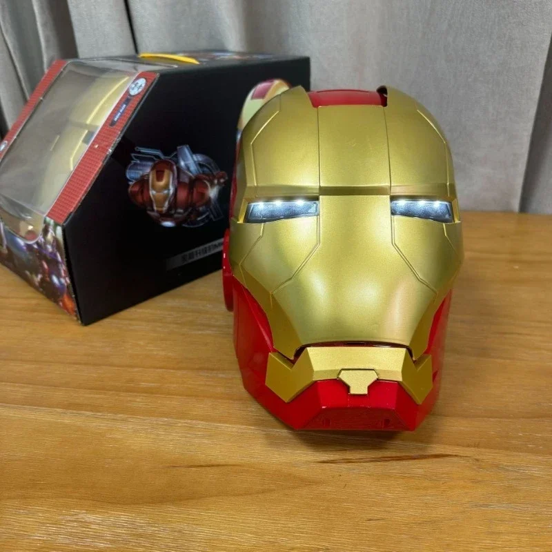 Filmperipheriegeräte Superheld Iron Man Helmmaske mit LED-Licht Modell Rollenspiel 1/1 Bühnenshow Party Requisiten Cosplay Zubehör