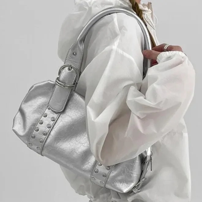 

Нишевый дизайн, винтажные сумки на ремне с заклепками, большие вместительные сумки из мягкой кожи с подушками, элегантные дорожные сумки-кошельки