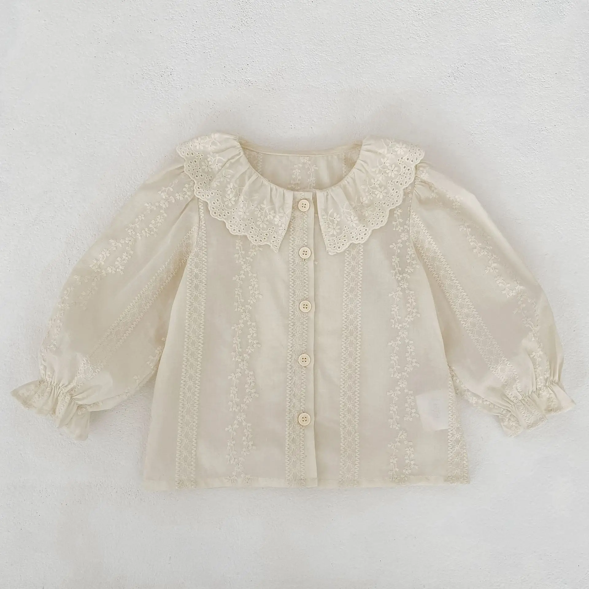 Kleinkind Mädchen Spitzenbluse mit Peter-Pan-Kragen, Vintage-Stickerei, Langarm-Rüschenmanschette, Süße Kinder-Oberteile für Frühling und Herbst – Detail 6