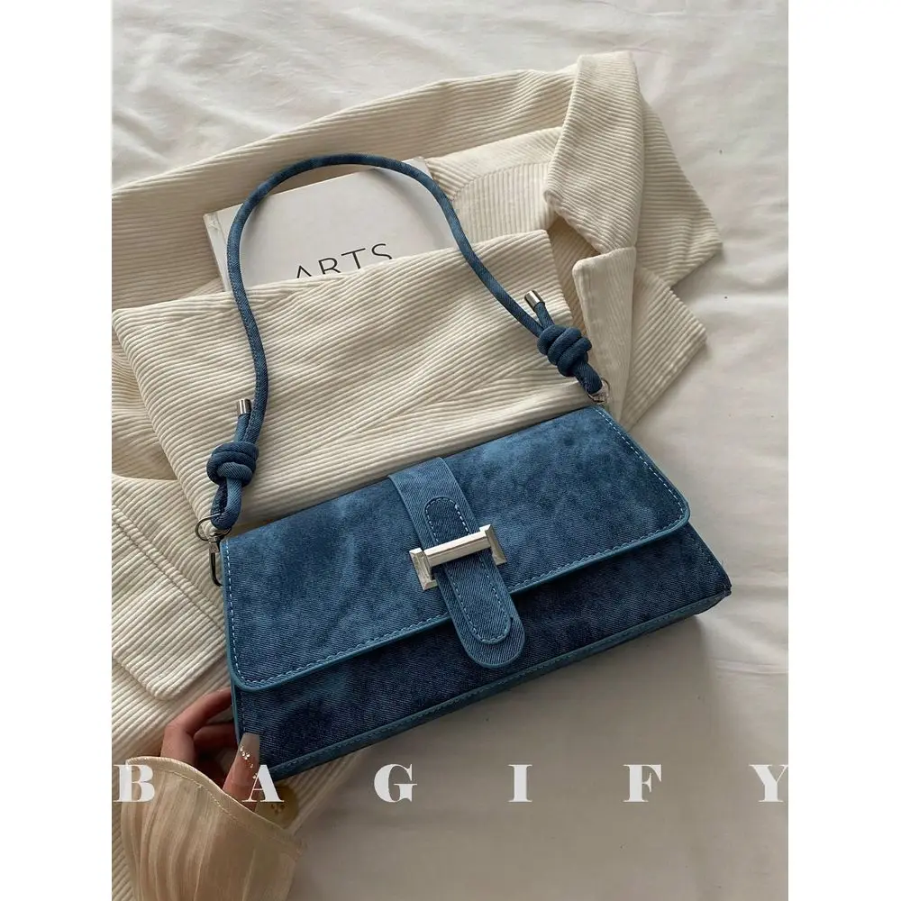 

Fashion Metal Decor Handbag , Suitable For Party, Outing, Vacation, Shopping
