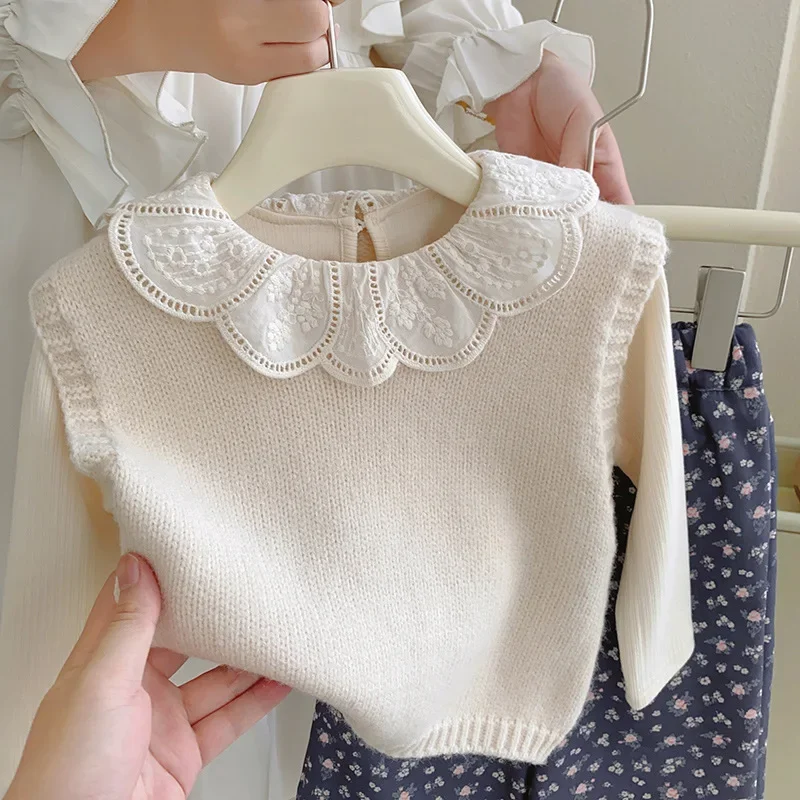 Childrens Clothing Set 2024 Autumn New Item Knitted Vest Lace Lace Collar Base Shirt Floral Pants Three Piece Set Trendy