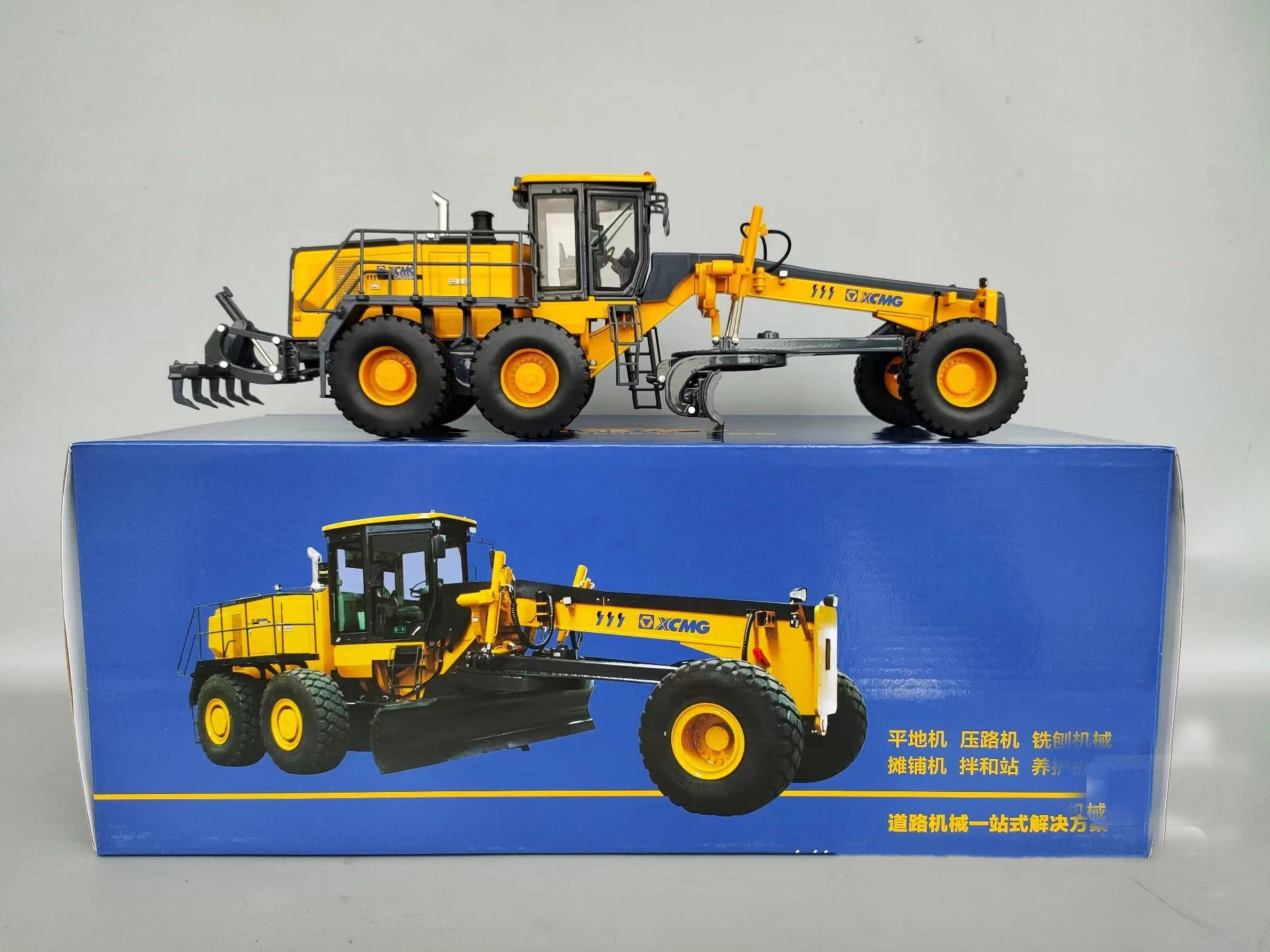 1:35 Scale XCMG GR3505 Motor Grader Engineer Machinery Model DieCast Toy gift Decoration