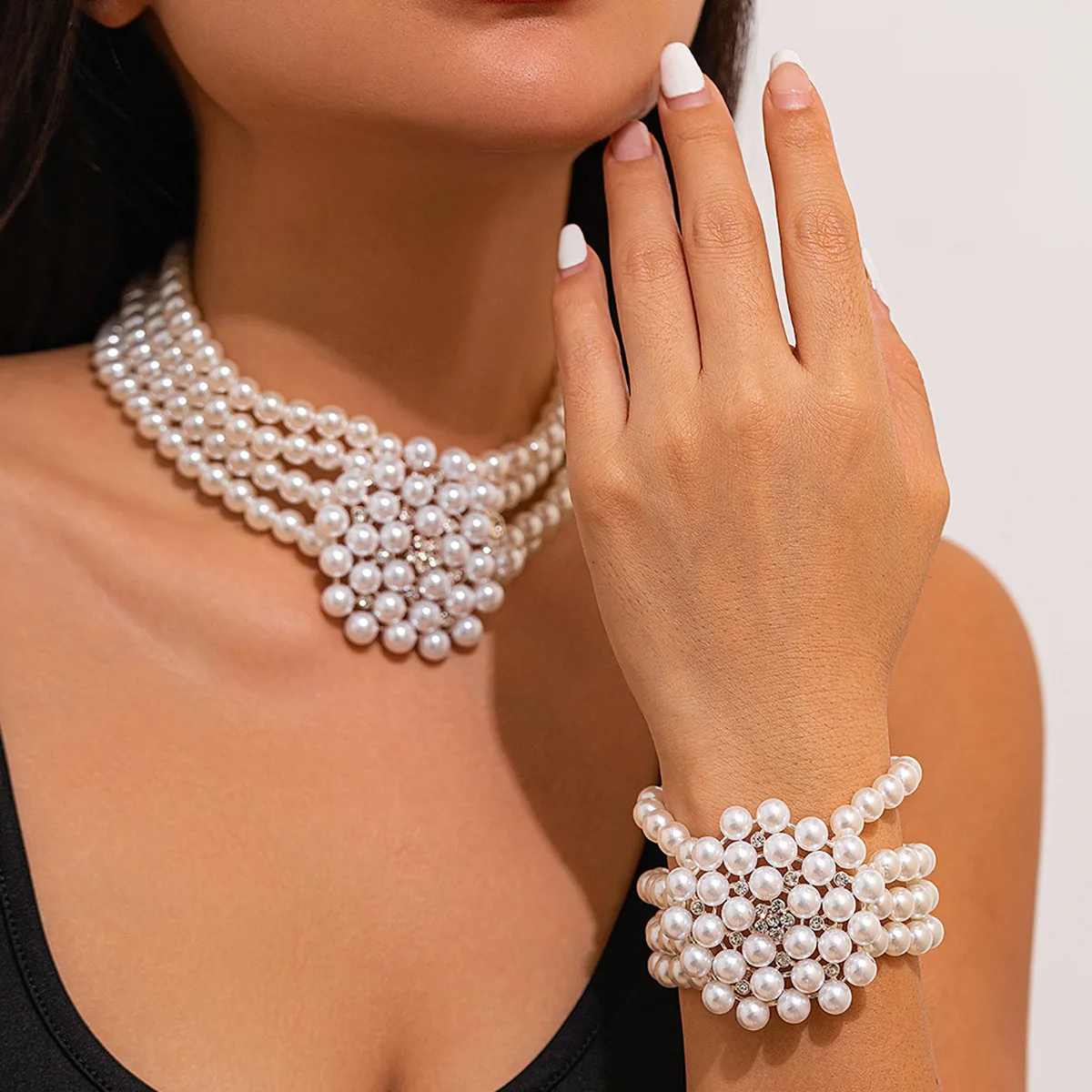 

Ele Multi-Layered Fake Pearl Flower Nelace Women's Beaded Clavicle Chain Choker Faion Jewelry Plant Floral Pattern