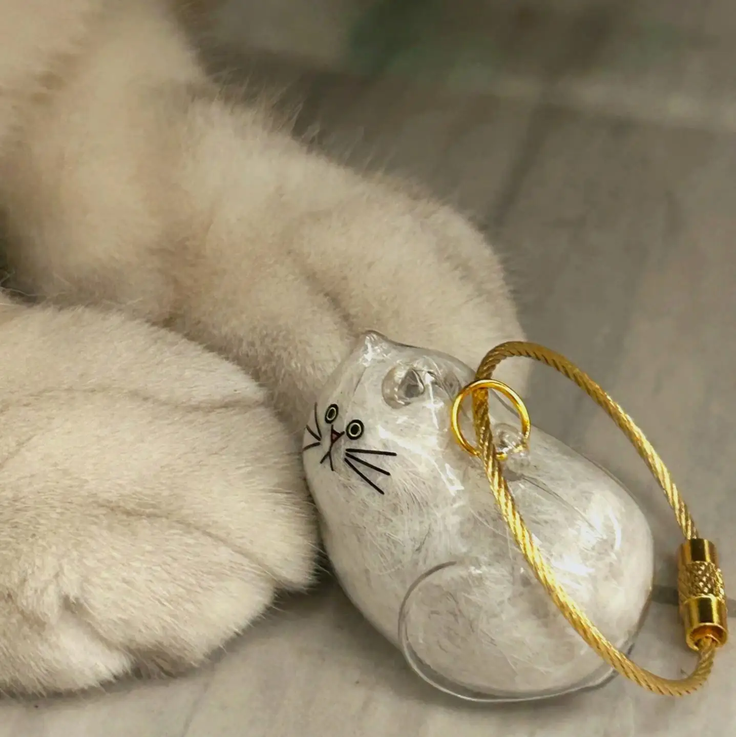 

Adorable Cat-Shaped Pendant Keychain Transparent Mini Container For Small Trinkets DIY Cute Cat Accessory Handmade Gift Idea