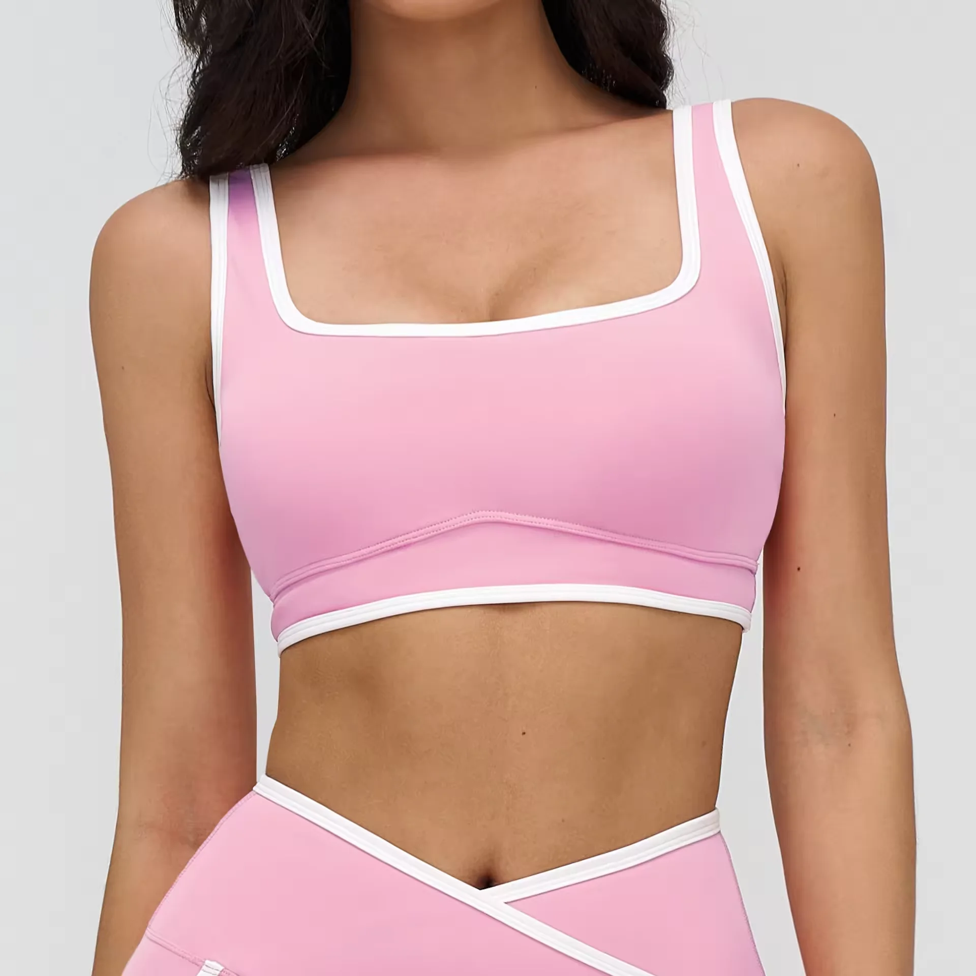 Women's Lightweight Breathable High Support Yoga Sports Bra-Scoop Neck Color Block Design for Running & Fitness