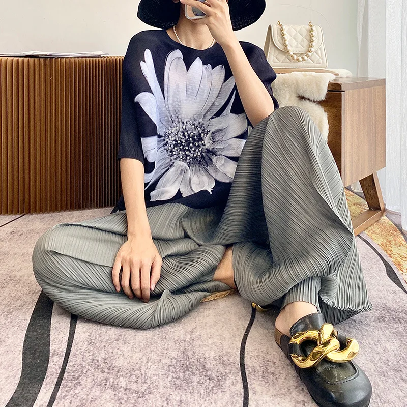 

Miyake Pleated Large Size Trousers Women Loose Lantern Trousers Casual Elastic Waist Hundred Harness Harlequin Trousers Women