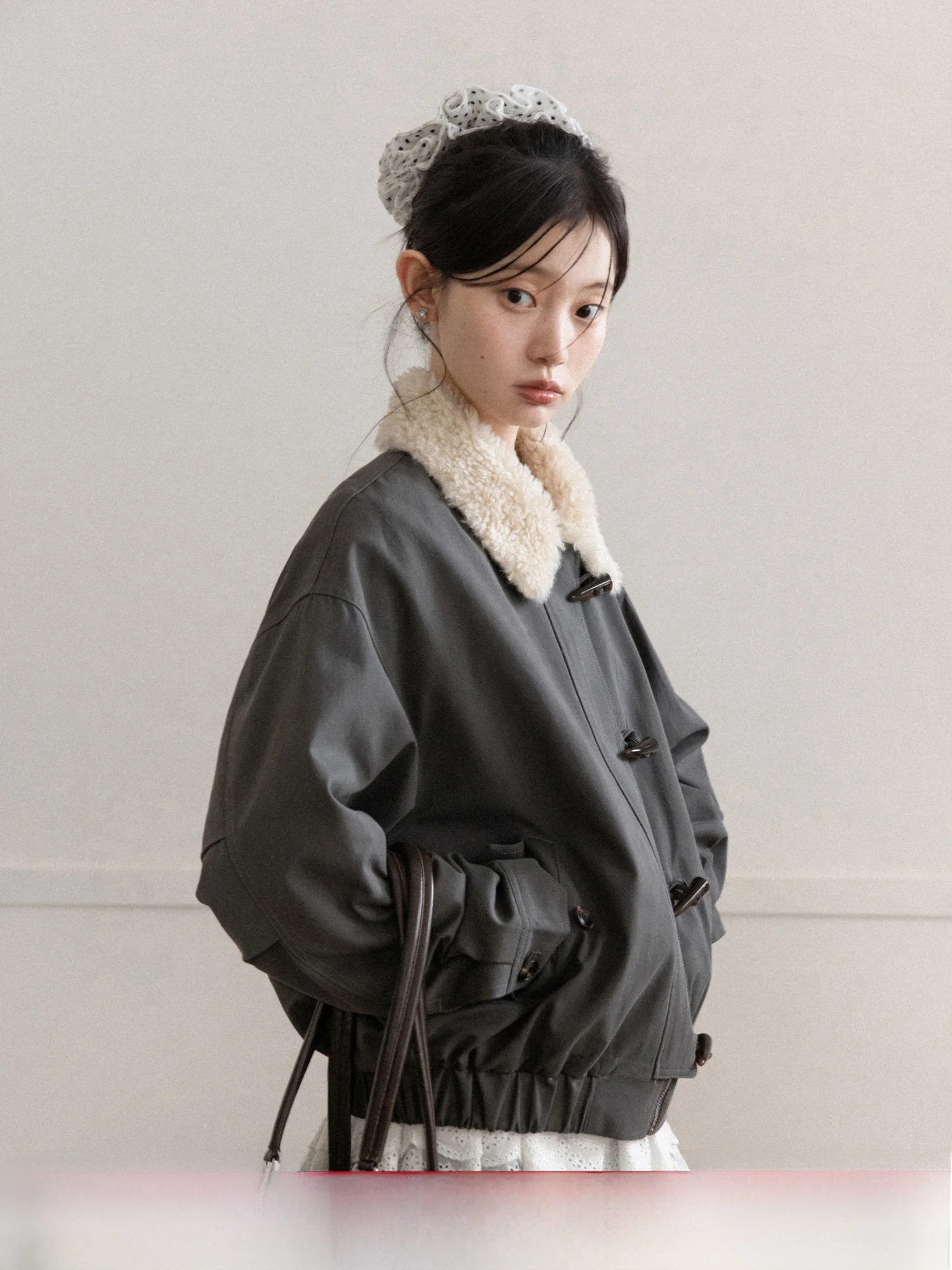 

Американский ретро-пуховик белого цвета с пуговицами из рога и меховым воротником, женская зимняя куртка свободного кроя в повседневном стиле